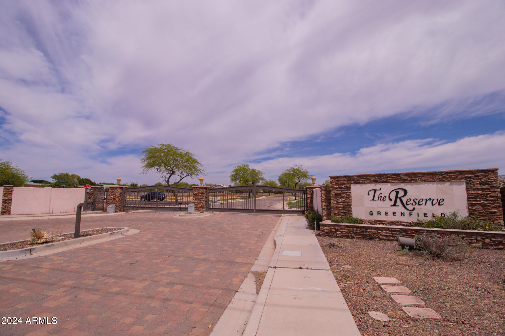 811 N POINCIANA Court 10, Gilbert, AZ 85234 — Photo 1 of 8