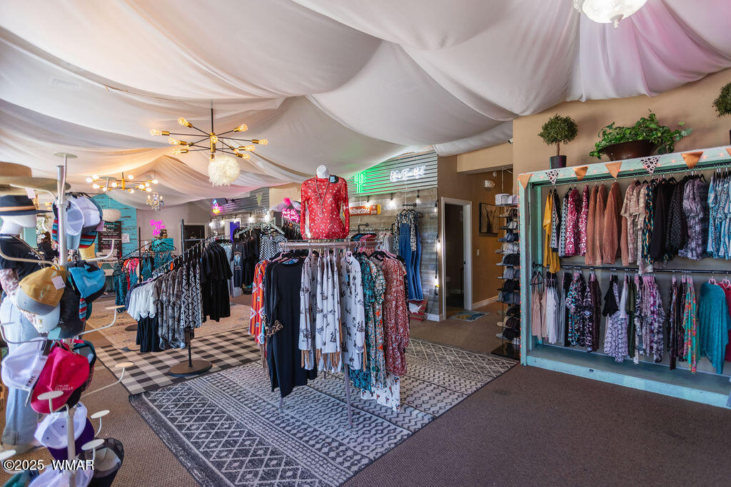 151 N White Mountain Road, Show Low, AZ 85901