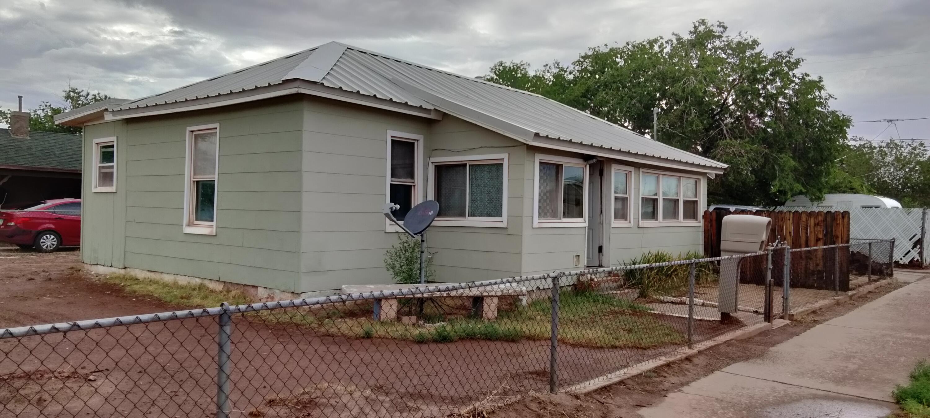 901 N PRAIRIE Avenue, Winslow, AZ 86047 — Photo 1 of 25