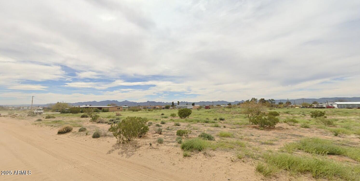 3687 N MOBILE Road 226, Golden Valley, AZ 86413