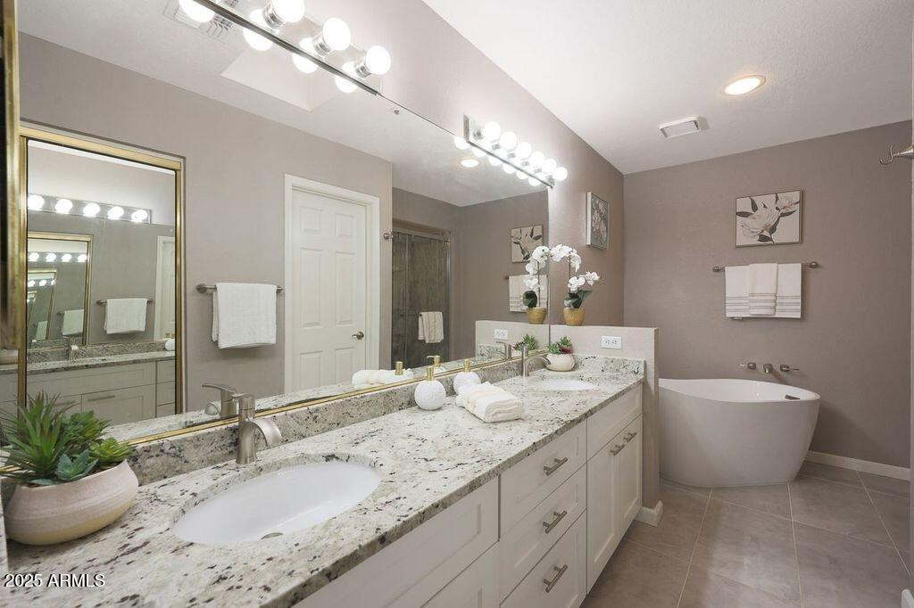 10080 E MOUNTAINVIEW LAKE Drive 220, Scottsdale, AZ 85258
