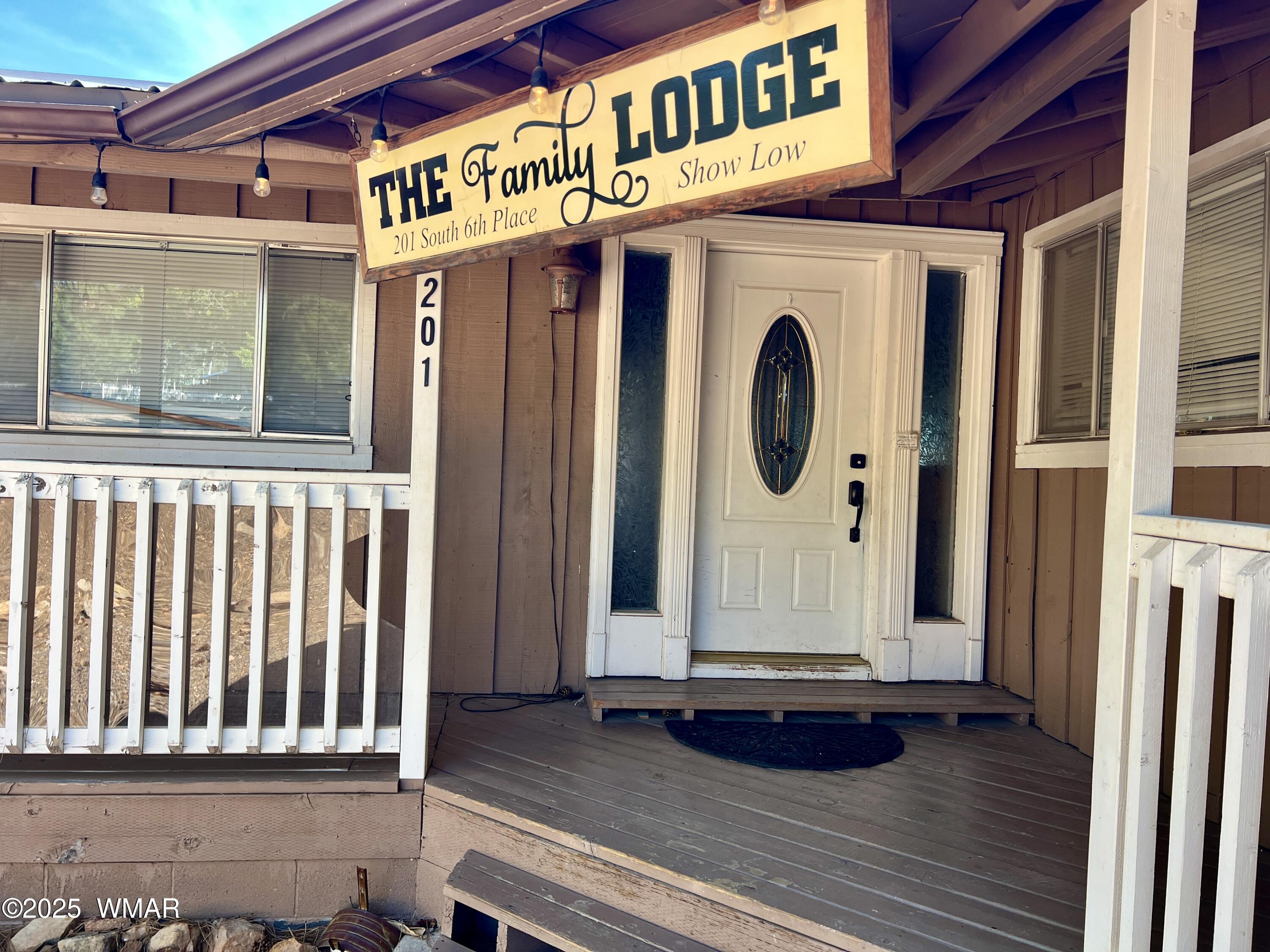 201 S 6Th Place, Show Low, AZ 85901