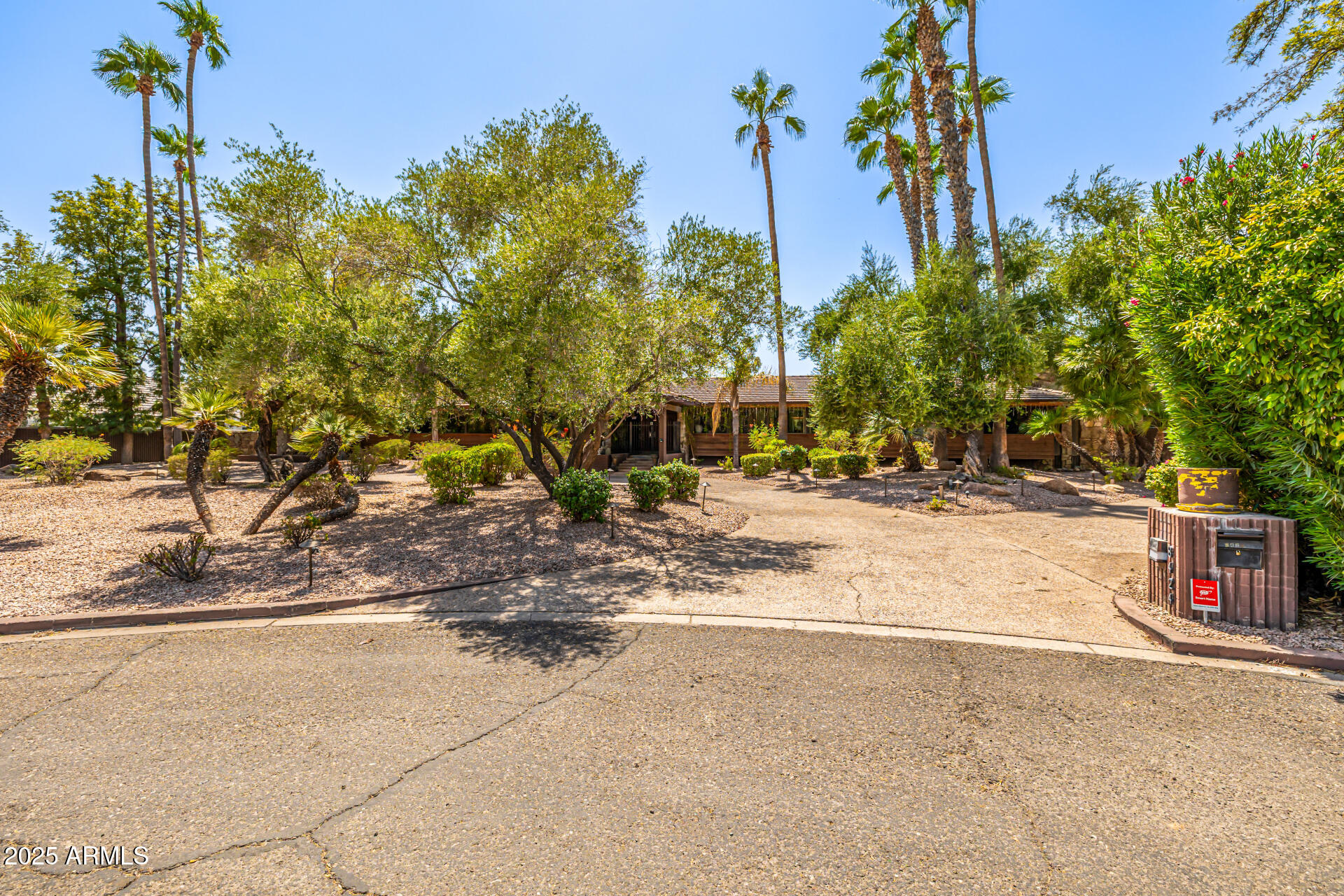 8424 N GOLF Drive, Paradise Valley, AZ 85253