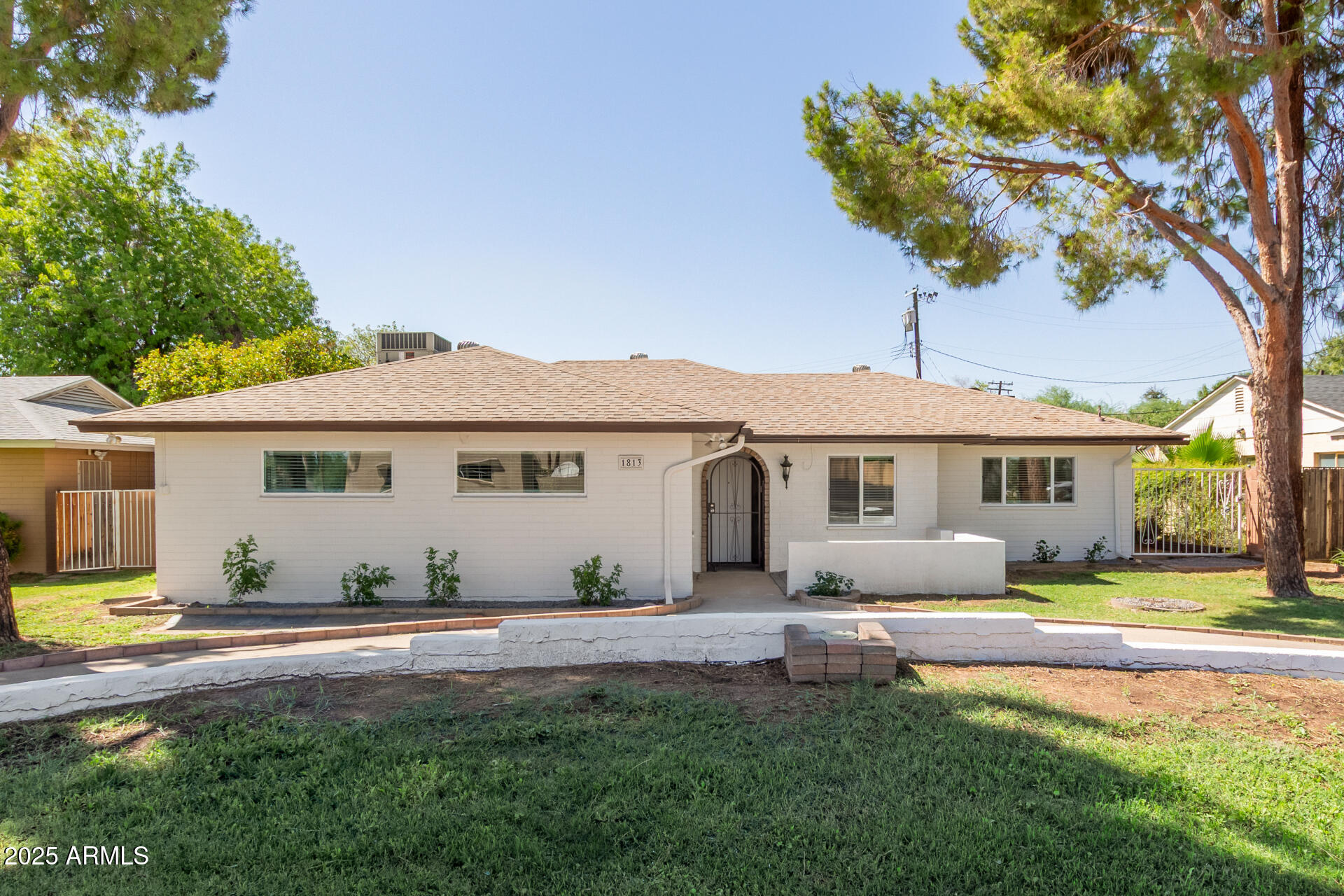 1813 W EARLL Drive, Phoenix, AZ 85015