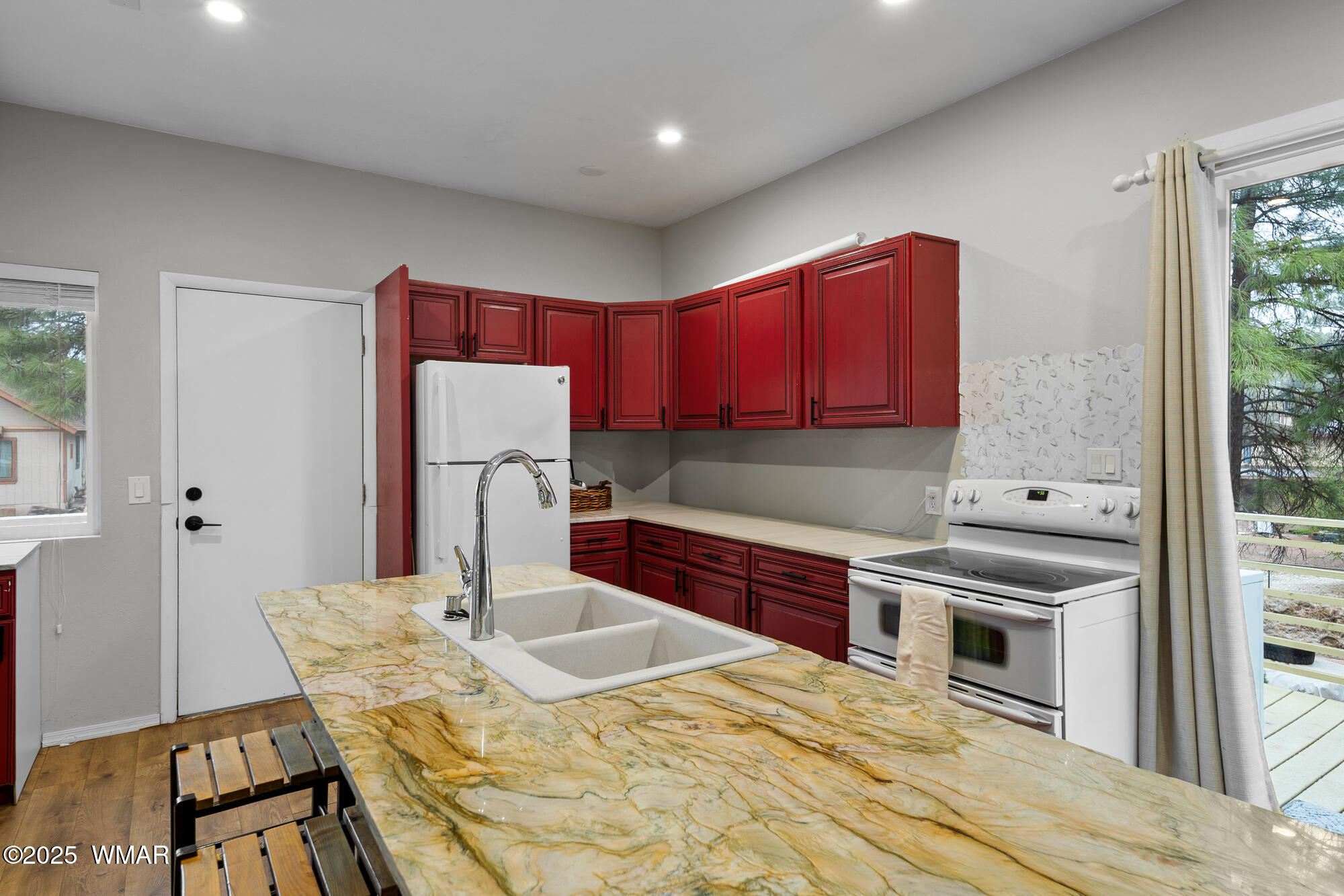 1898 State Route 260, Overgaard, AZ 85933