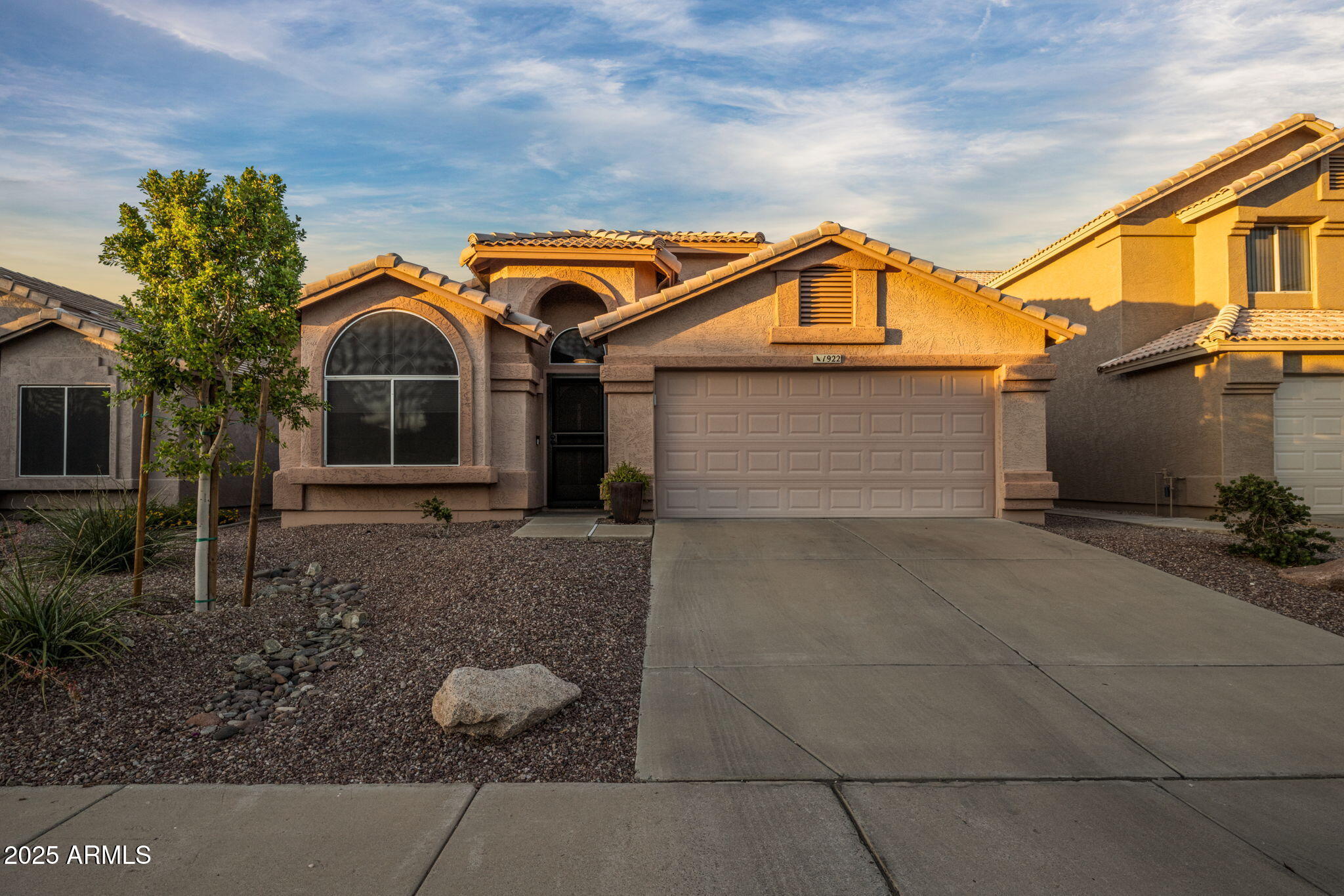 1922 E SIESTA Lane, Phoenix, AZ 85024