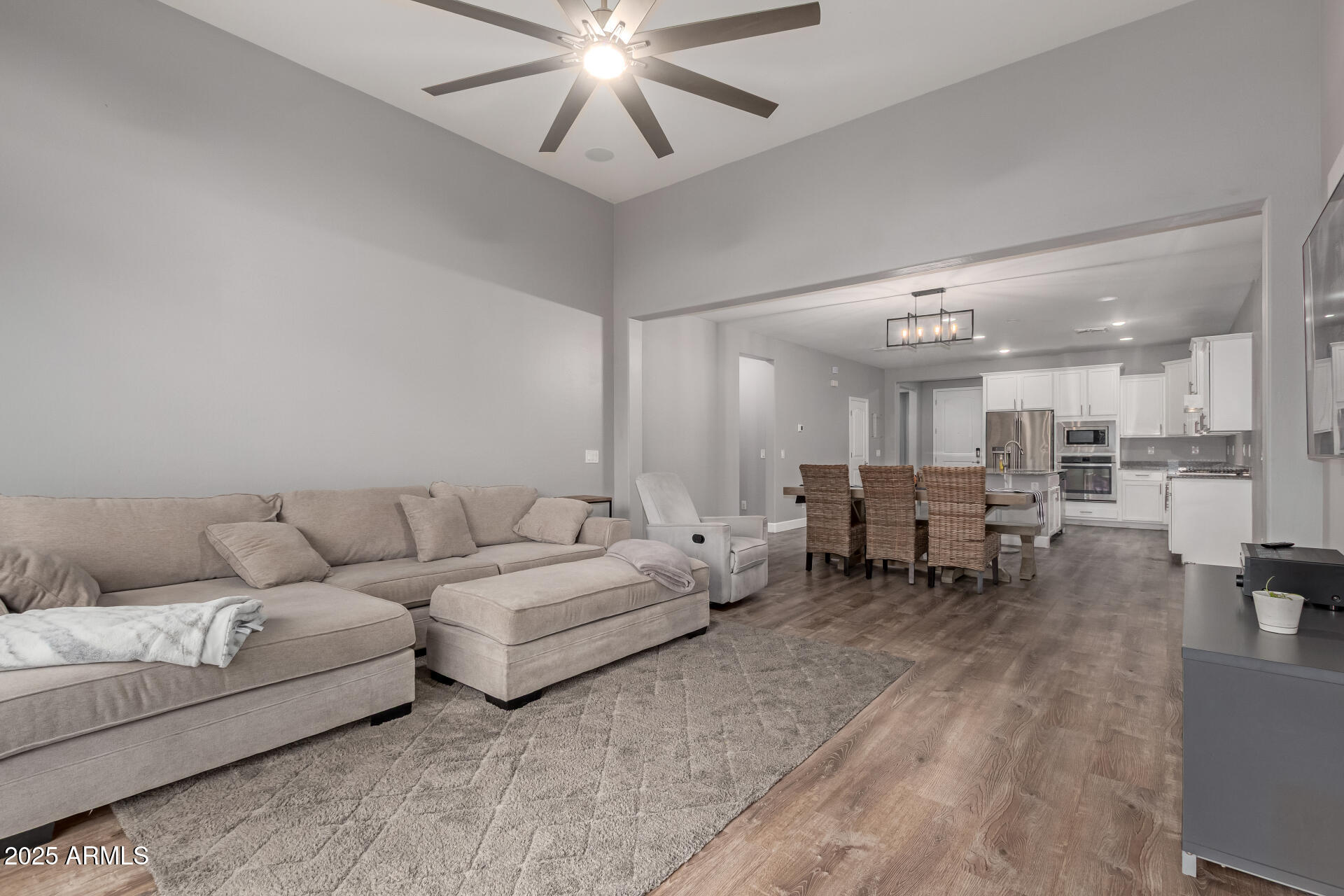 8987 W SELDON Lane, Peoria, AZ 85345