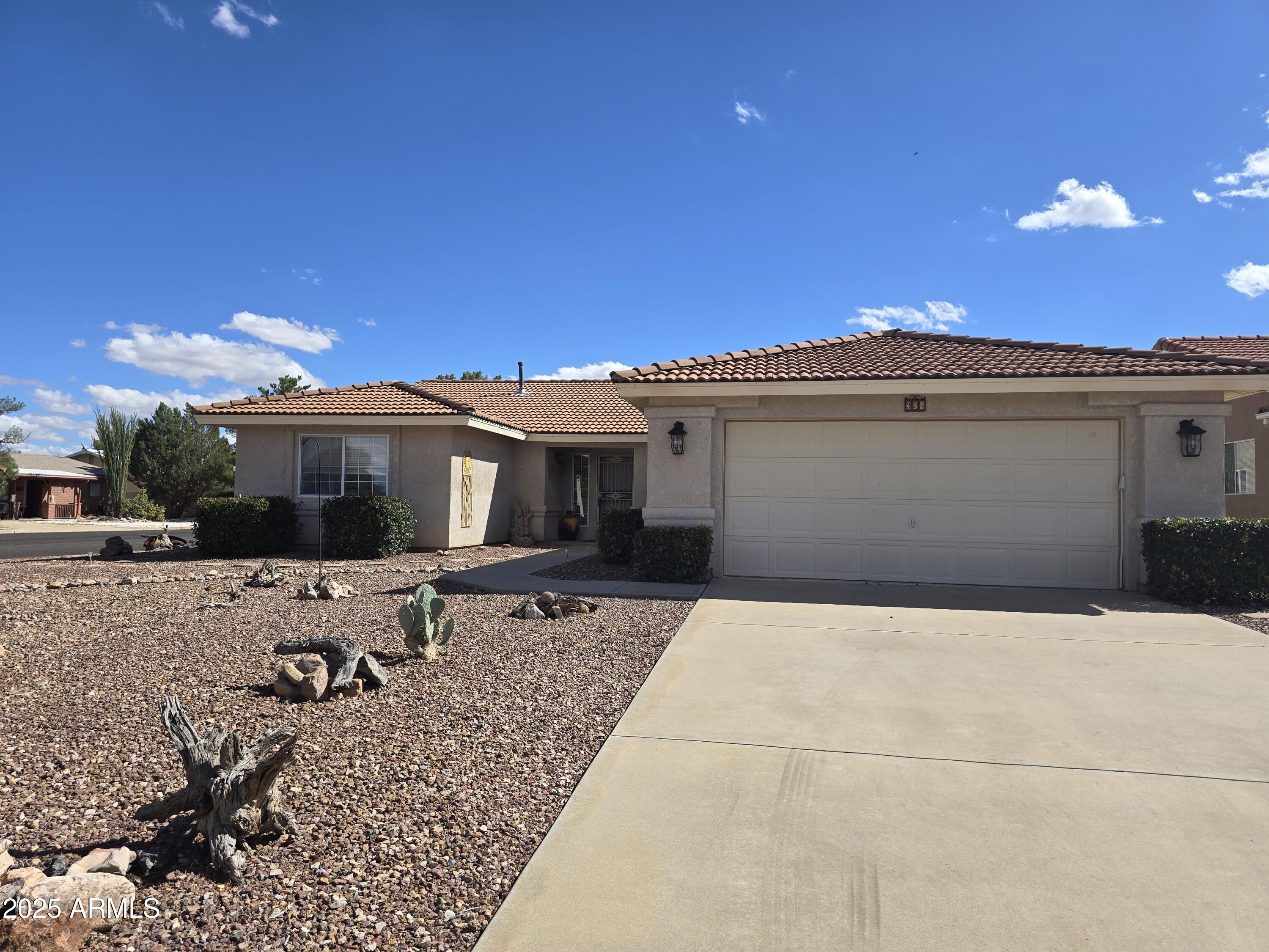 924 E SAGUARO Drive, Pearce, AZ 85625