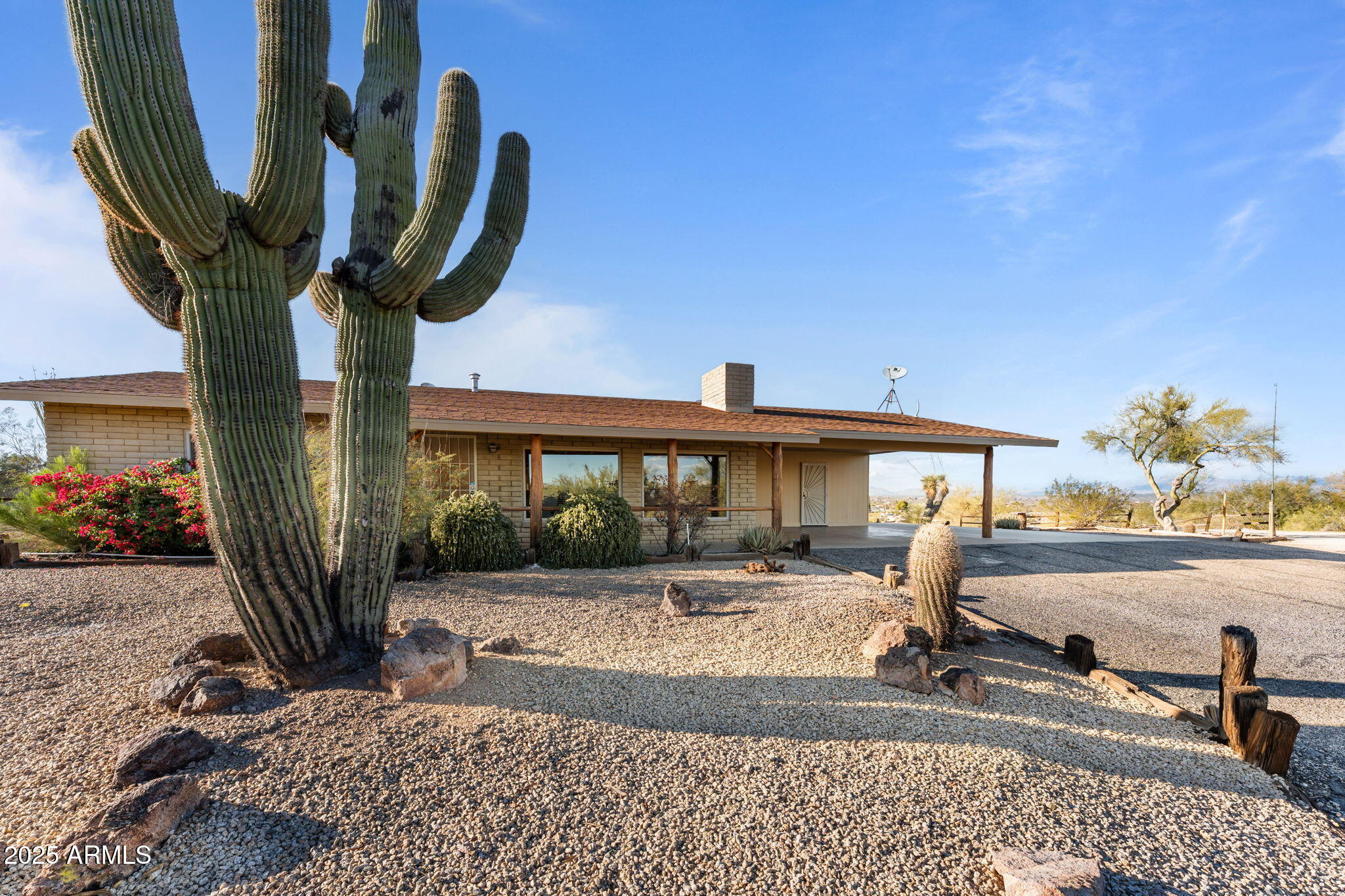 860 FALCON Drive, Wickenburg, AZ 85390 — Photo 1 of 30