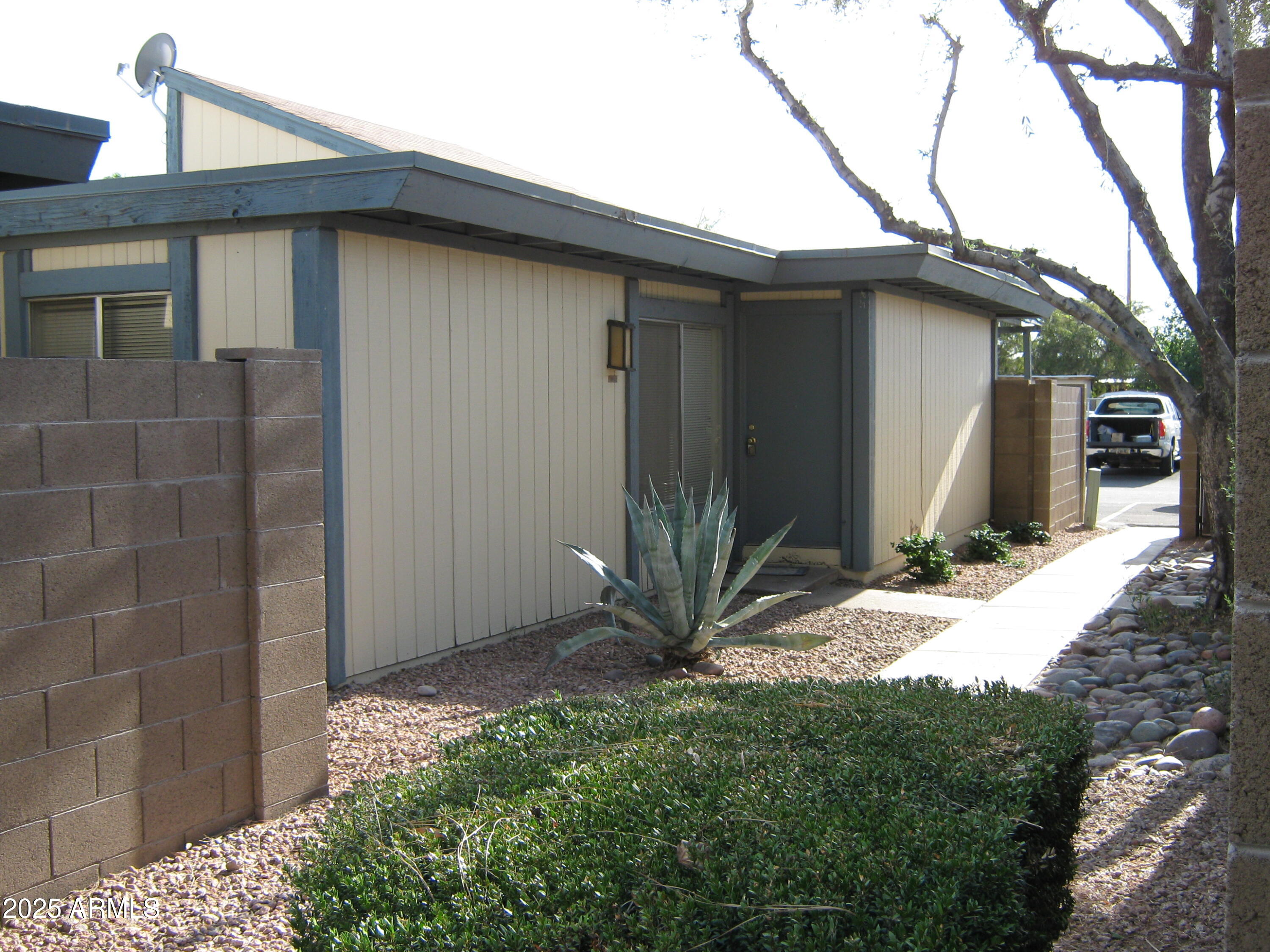 834 S CASITAS Drive B, Tempe, AZ 85281