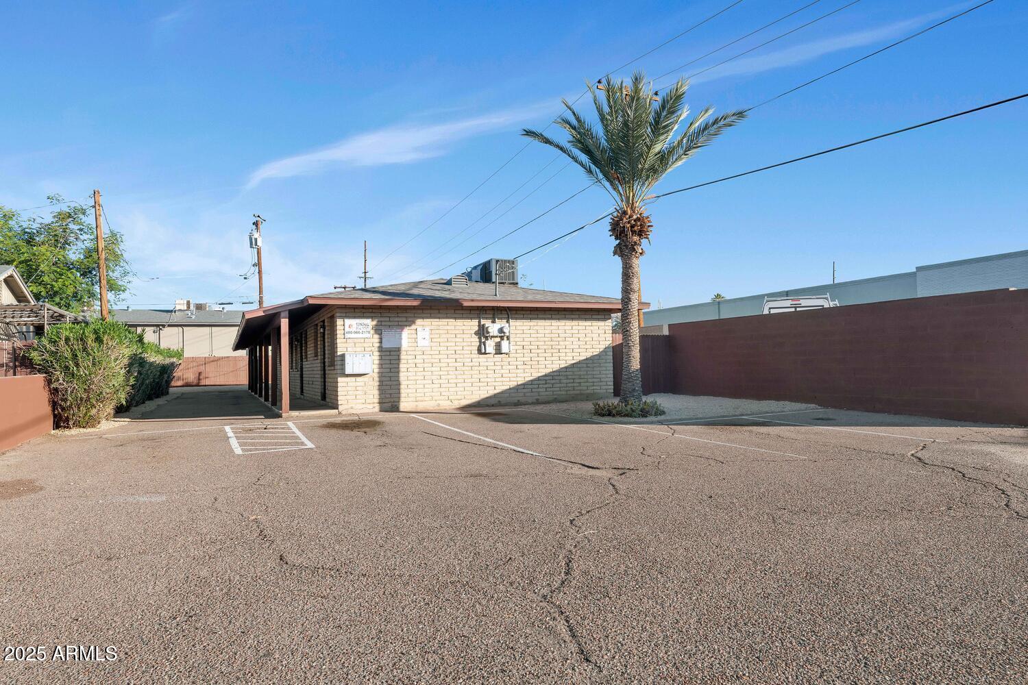 822 E CAROL Avenue, Phoenix, AZ 85020