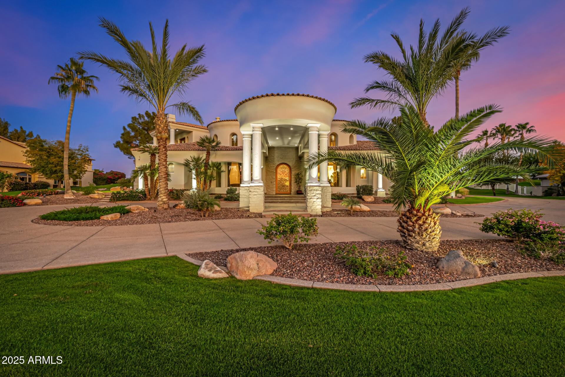 20 E OAKWOOD HILLS Drive, Chandler, AZ 85248