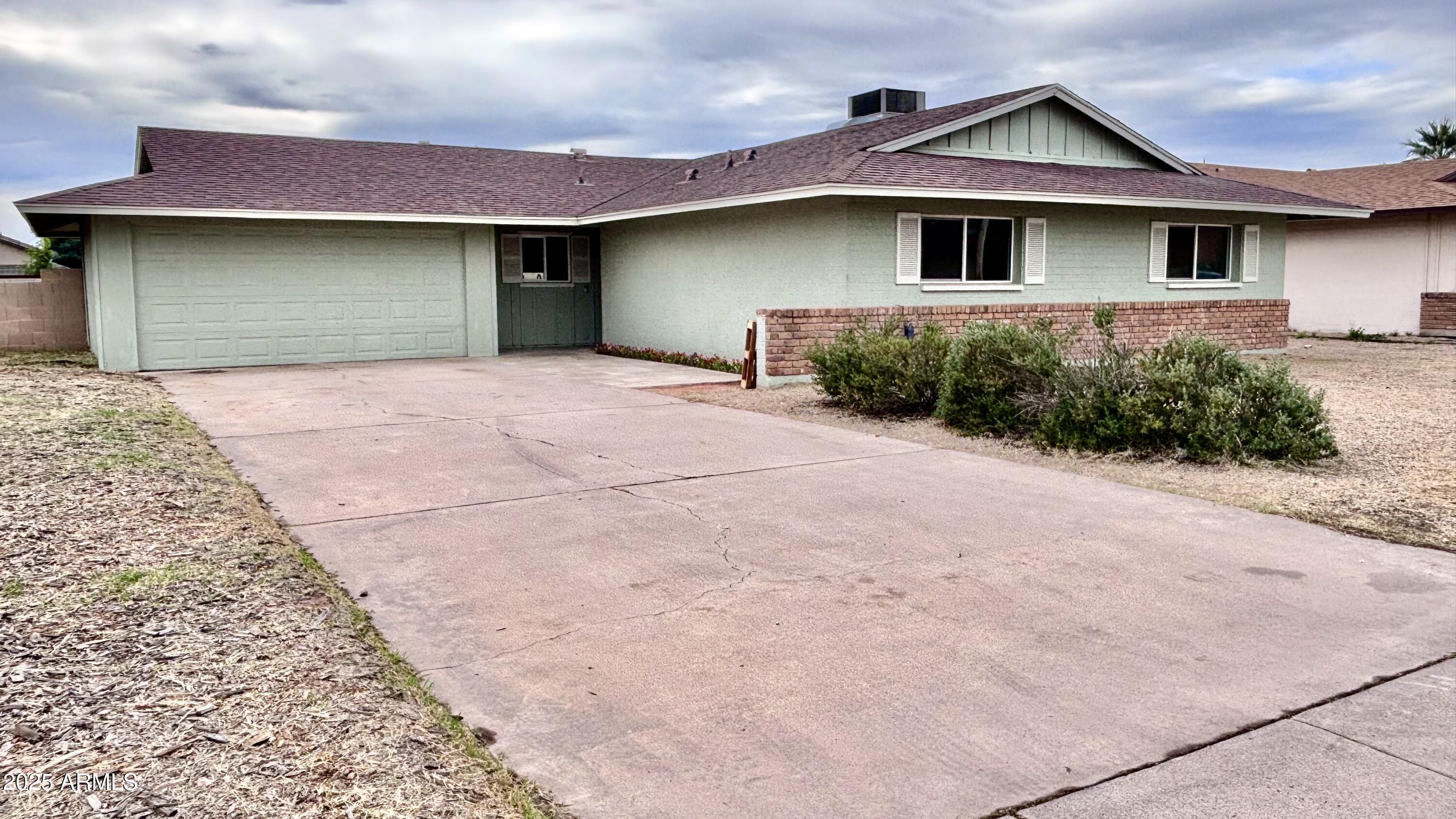 4031 W DENTON Lane, Phoenix, AZ 85019