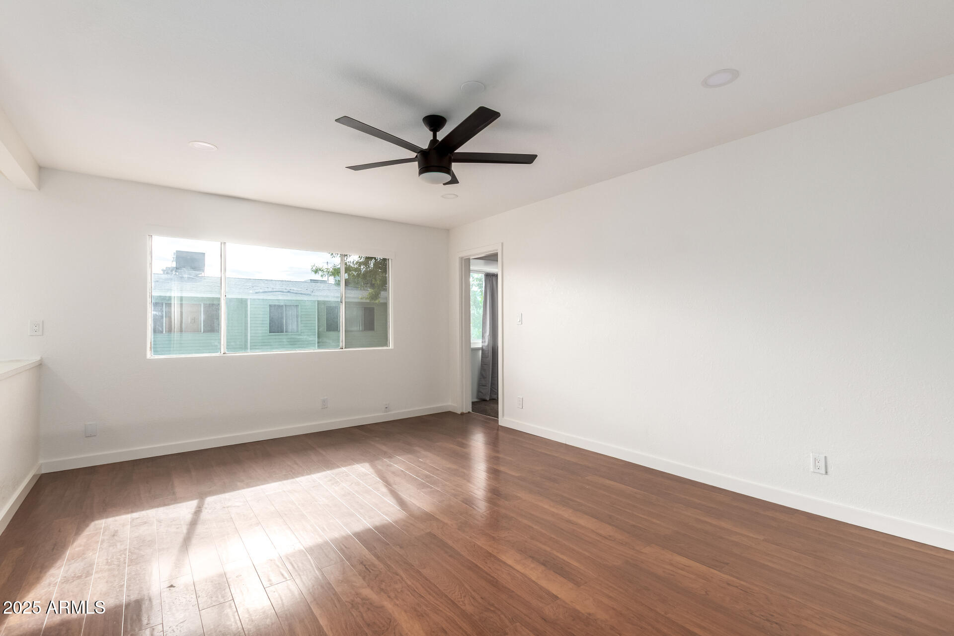 2569 W BERRIDGE Lane D-215, Phoenix, AZ 85017