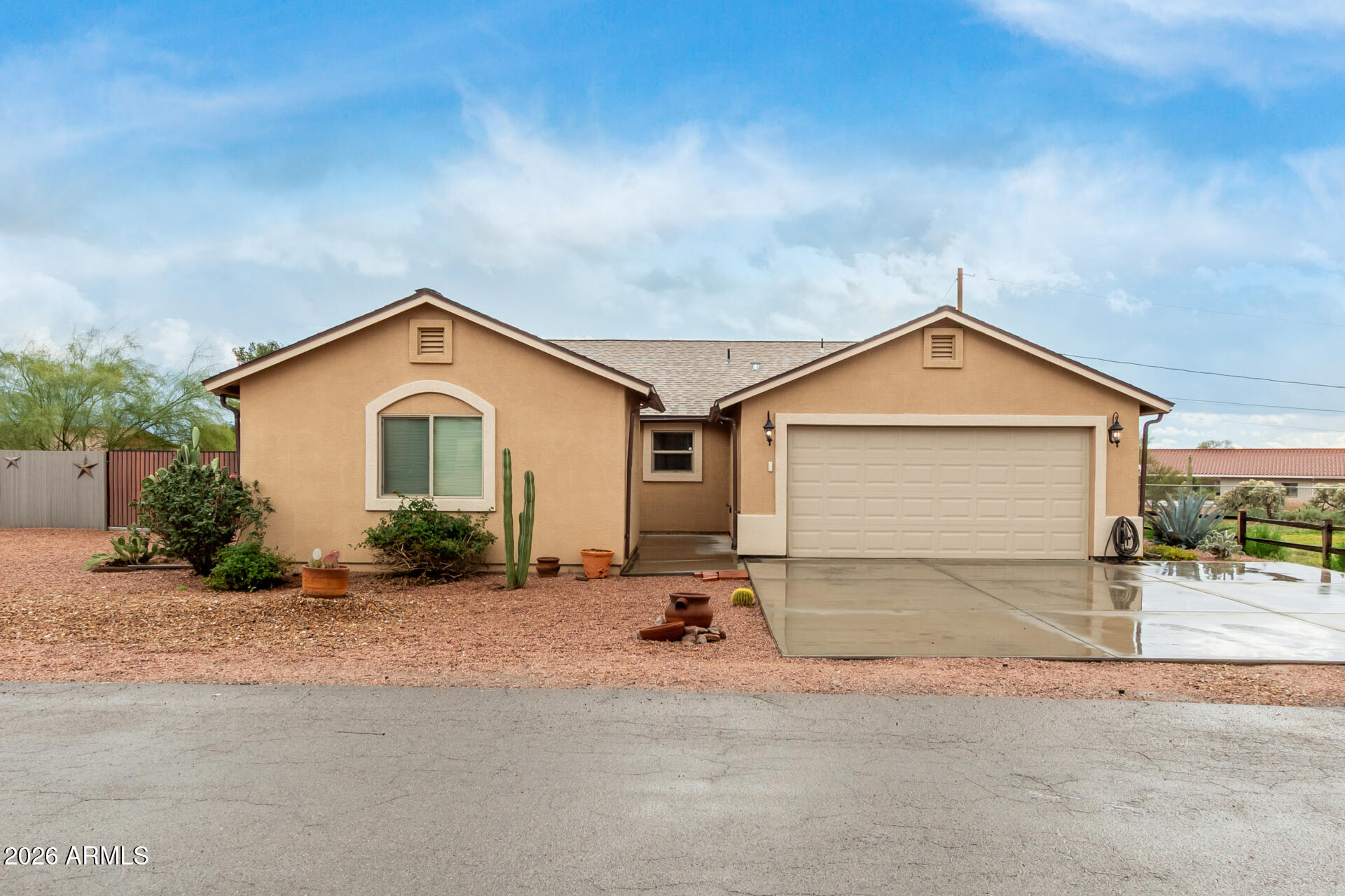 10393 E FORTUNA Avenue, Gold Canyon, AZ 85118 — Photo 1 of 31