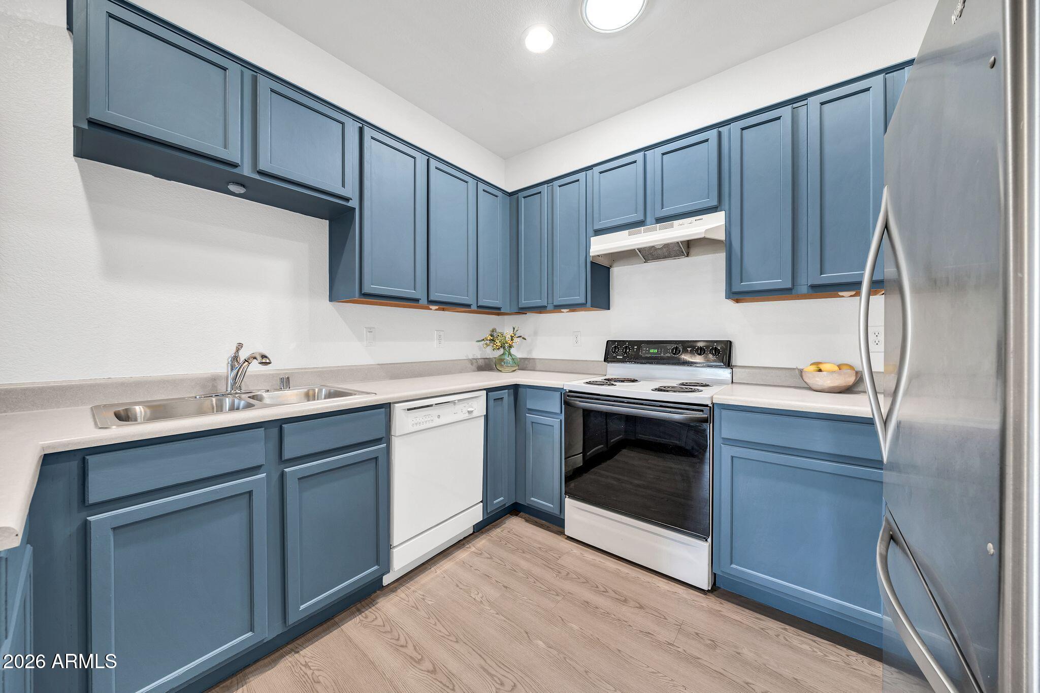 8800 N 107th Avenue 52, Peoria, AZ 85345 — Photo 1 of 23