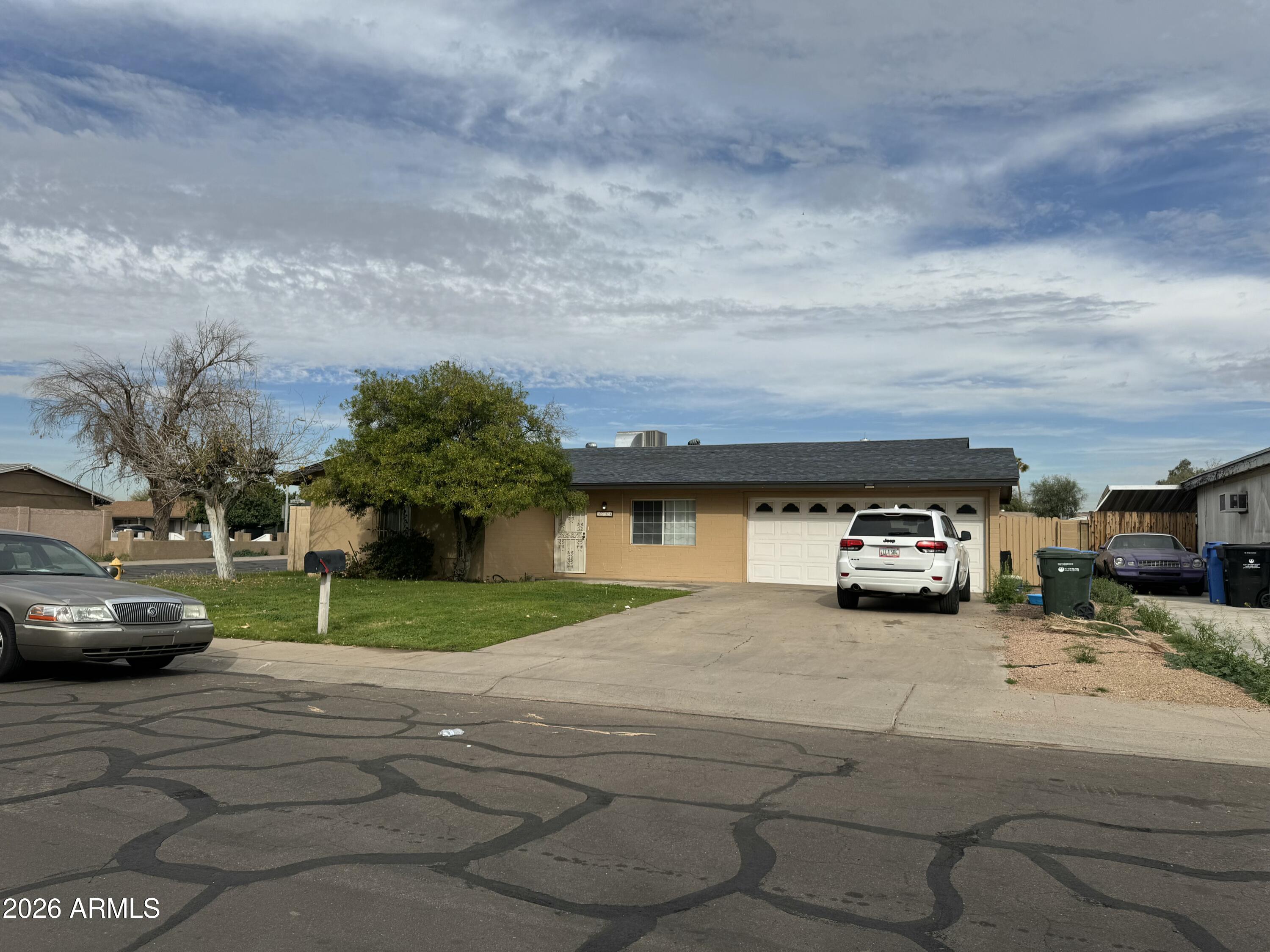 8214 W SELLS Drive, Phoenix, AZ 85033