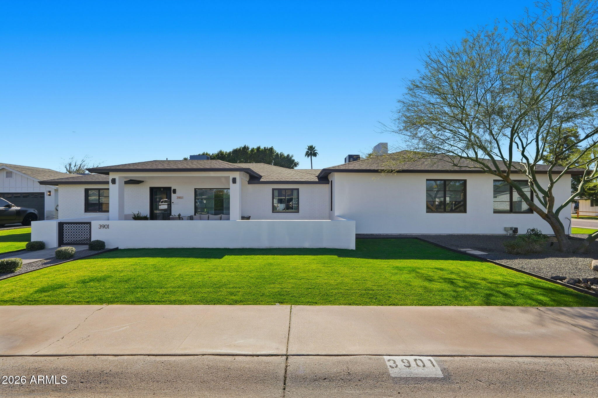 3901 E WELDON Avenue, Phoenix, AZ 85018