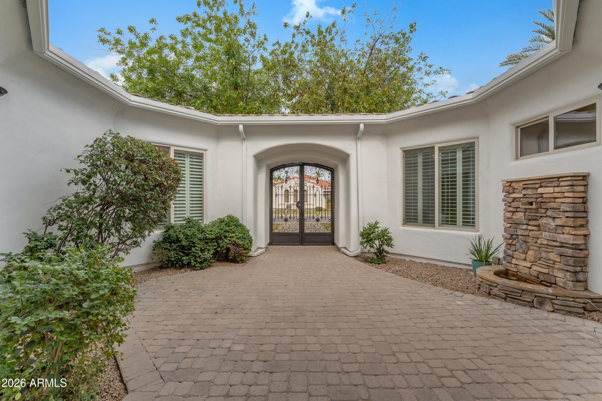 303 E WEXFORD Cove, Phoenix, AZ 85020 — Photo 1 of 50