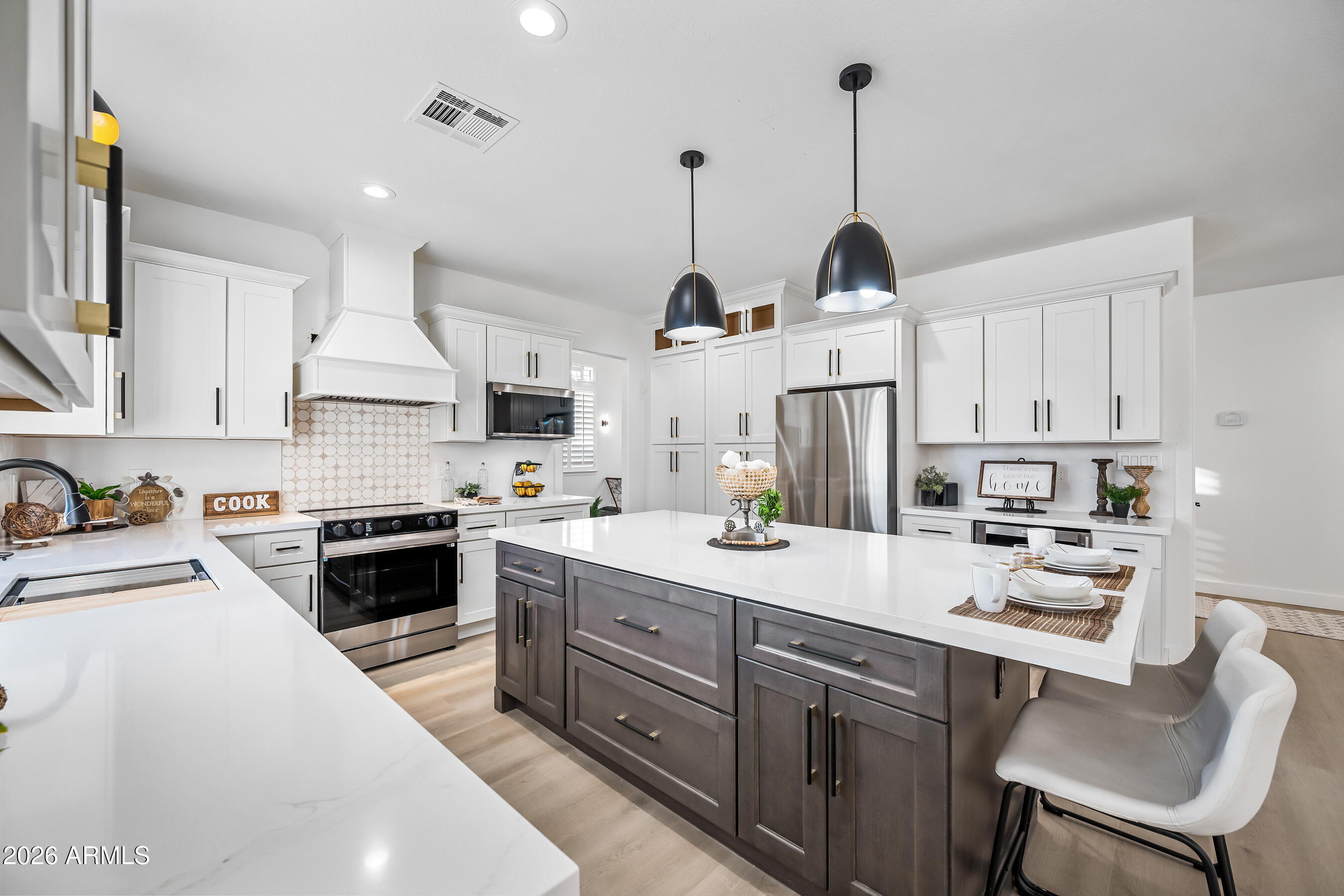 815 E DESERT TRUMPET Road, Phoenix, AZ 85048 — Photo 1 of 59