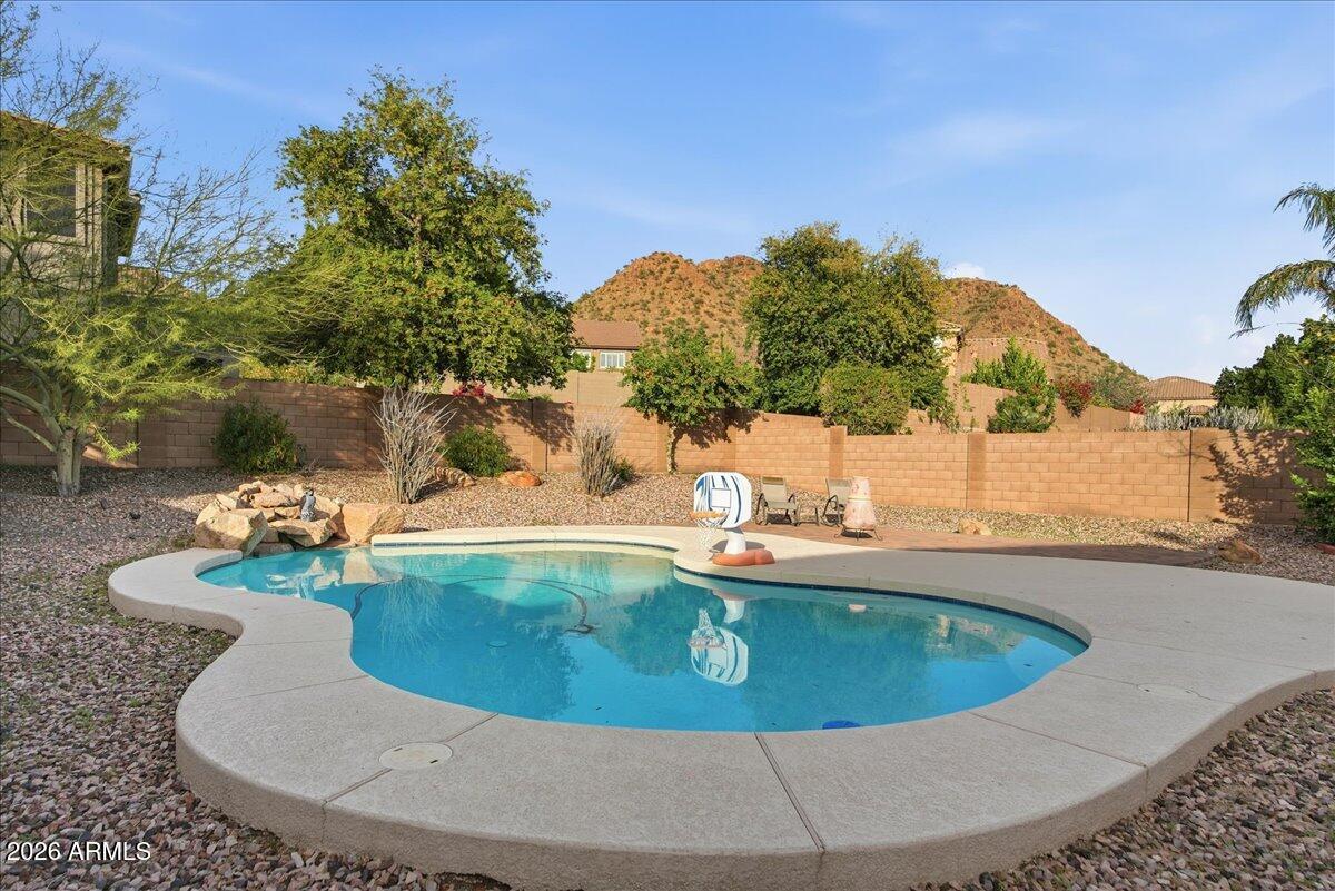 2414 W FLORENTINE Road, Phoenix, AZ 85086