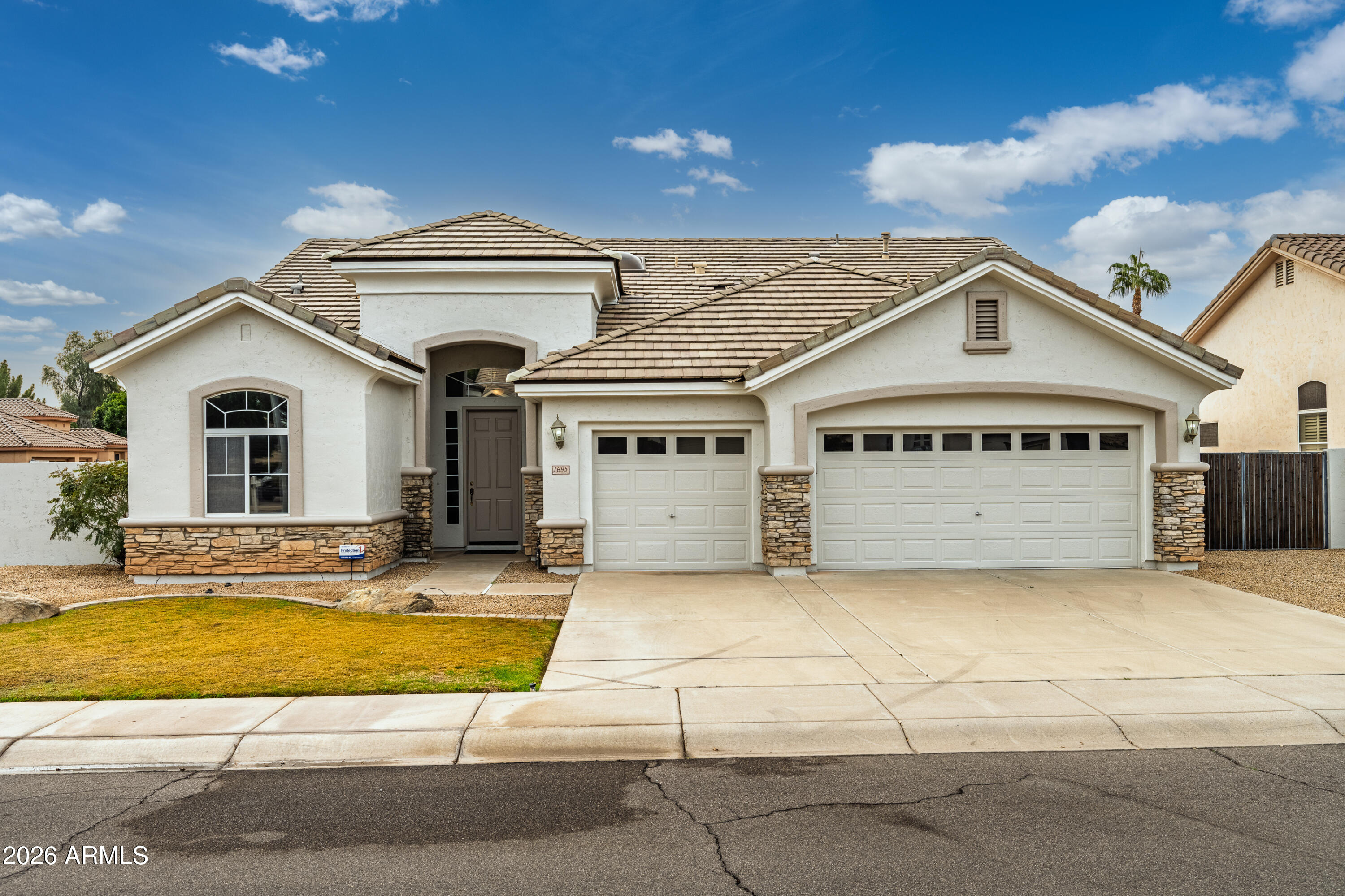1695 E MONTEREY Street, Chandler, AZ 85225