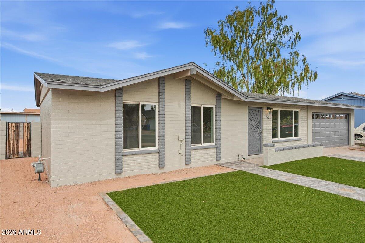 752 E GLADE Avenue, Mesa, AZ 85204