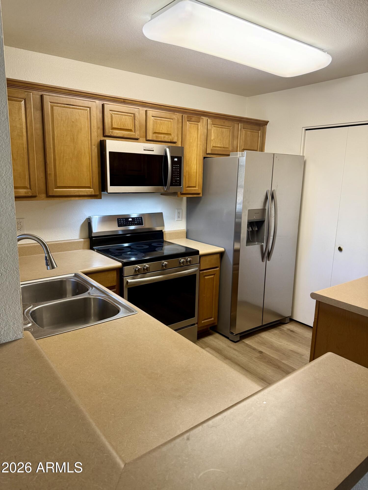 1880 E MORTEN Avenue 202, Phoenix, AZ 85020