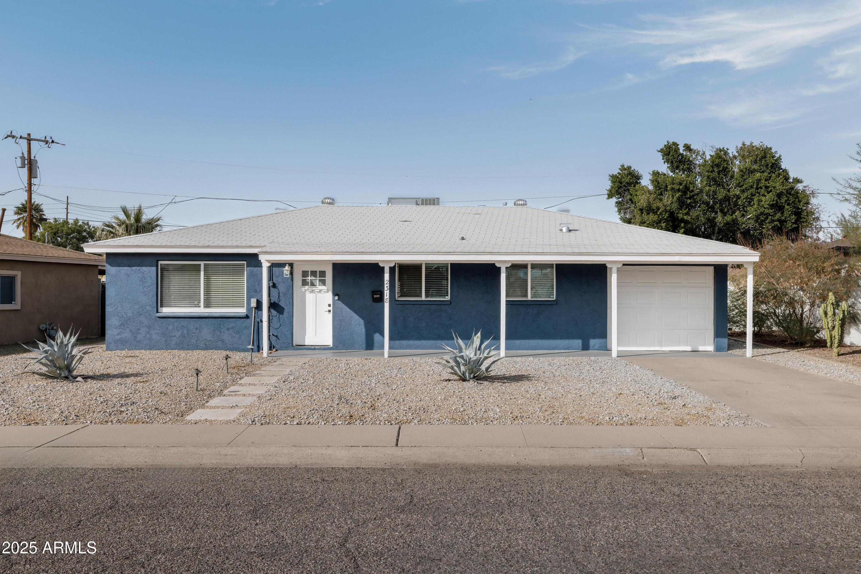 2318 W PINCHOT Avenue, Phoenix, AZ 85015