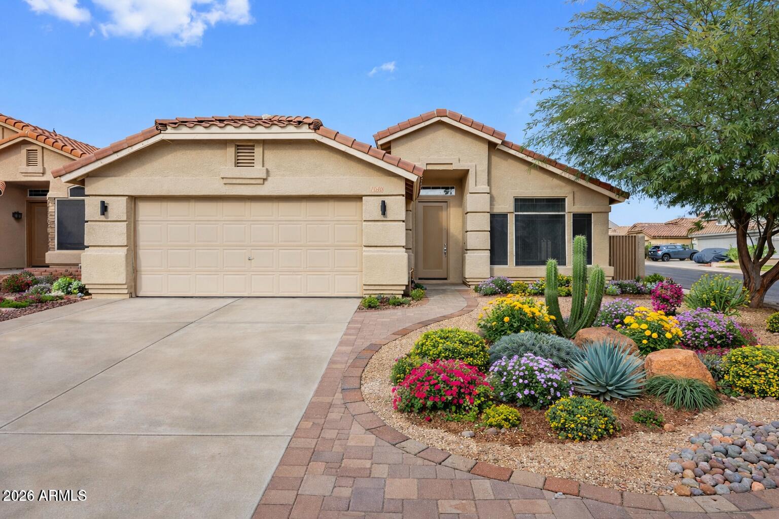 1040 E AMBERWOOD Drive, Phoenix, AZ 85048 — Photo 1 of 41