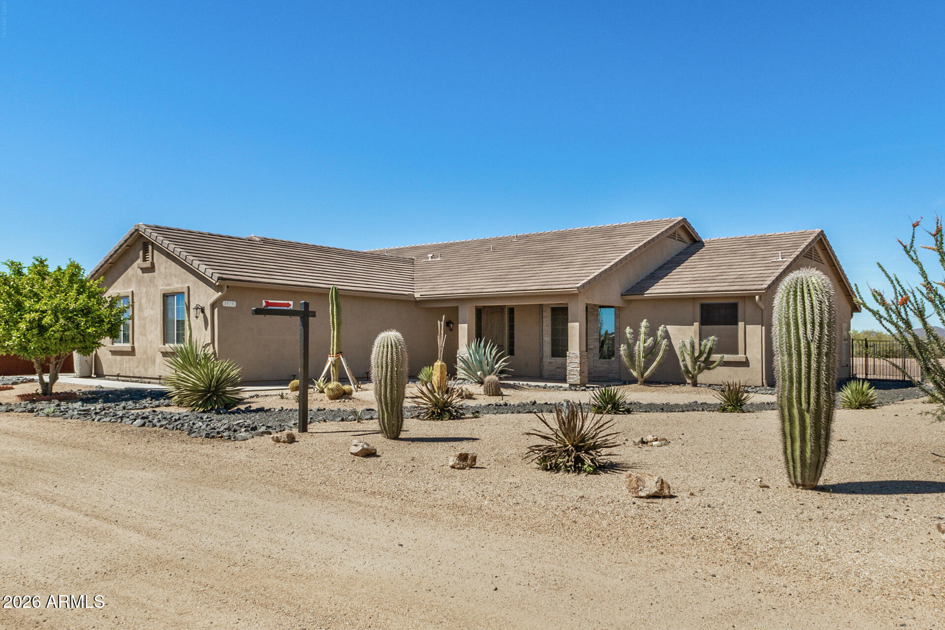 39730 N NEW RIVER Road, Phoenix, AZ 85086 — Photo 1 of 46