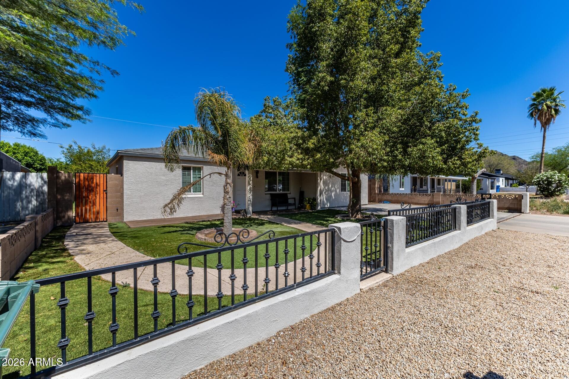 1136 E SUNNYSLOPE Lane, Phoenix, AZ 85020 — Photo 1 of 30