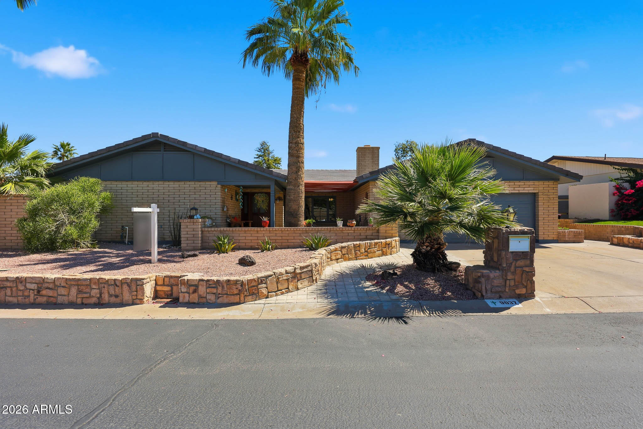 9037 N ARROYA GRANDE Drive, Phoenix, AZ 85028