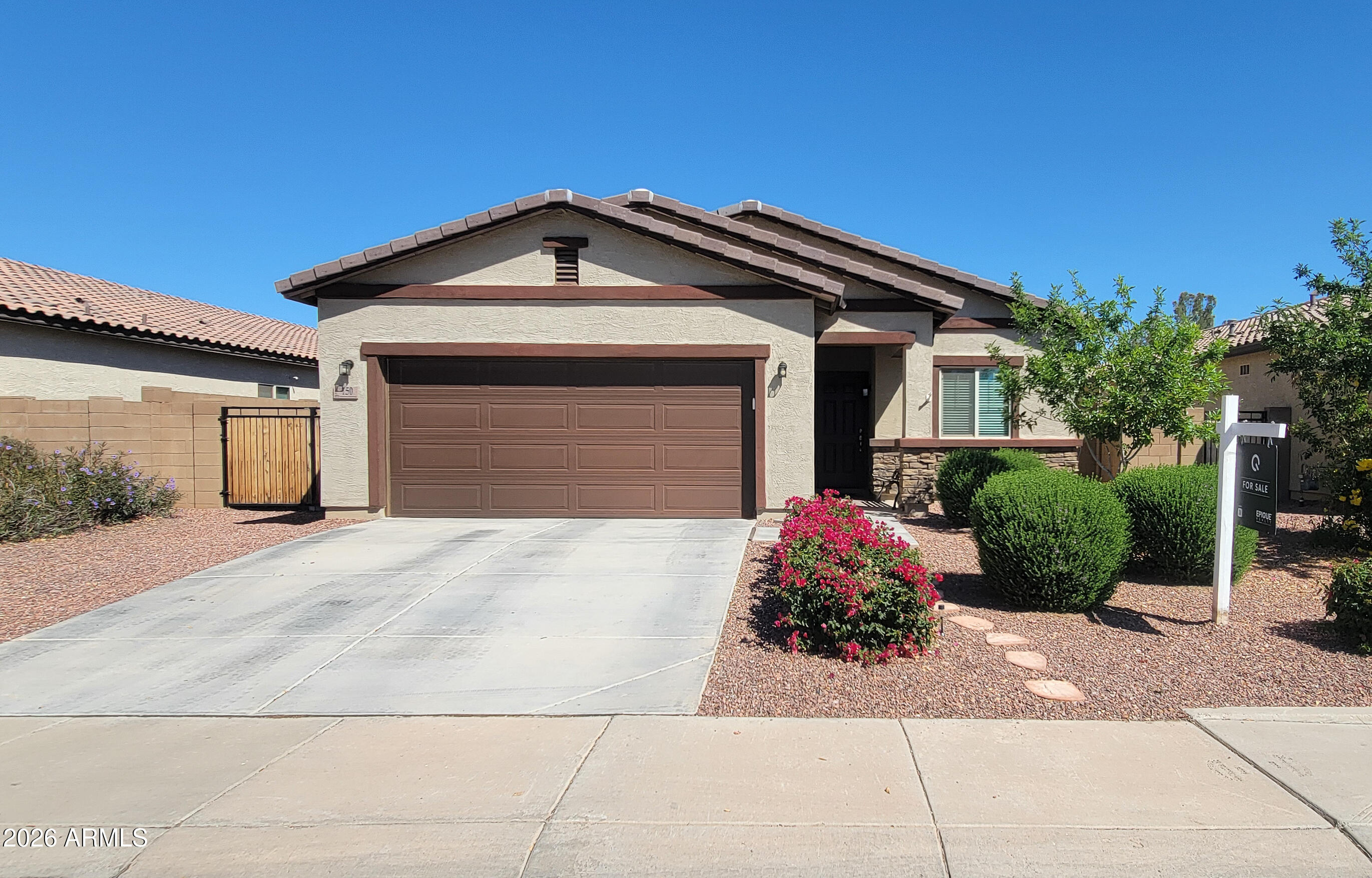 150 W SEVEN SEAS Drive, Casa Grande, AZ 85122 — Photo 1 of 43