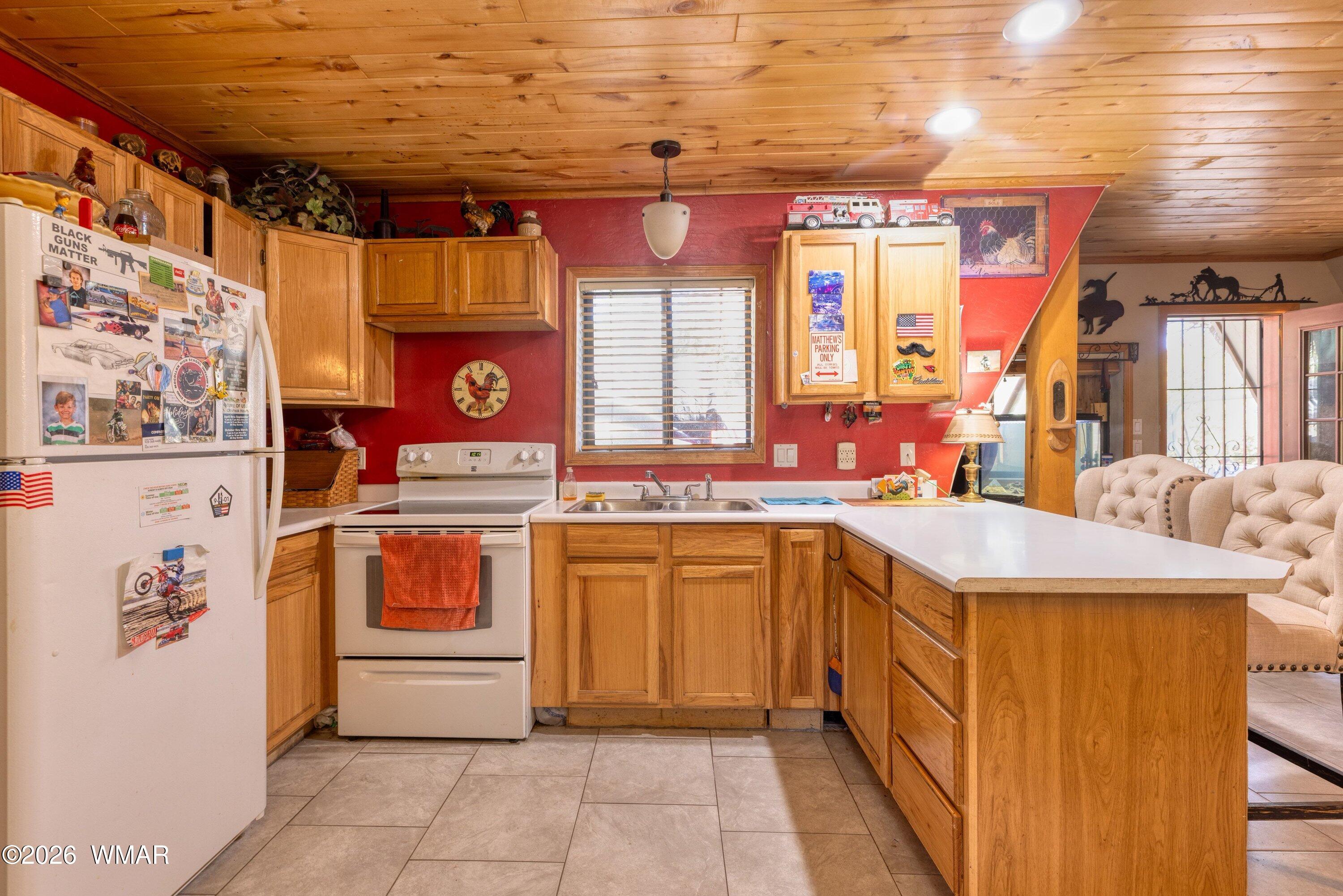 3155 Aspen Road, Overgaard, AZ 85933