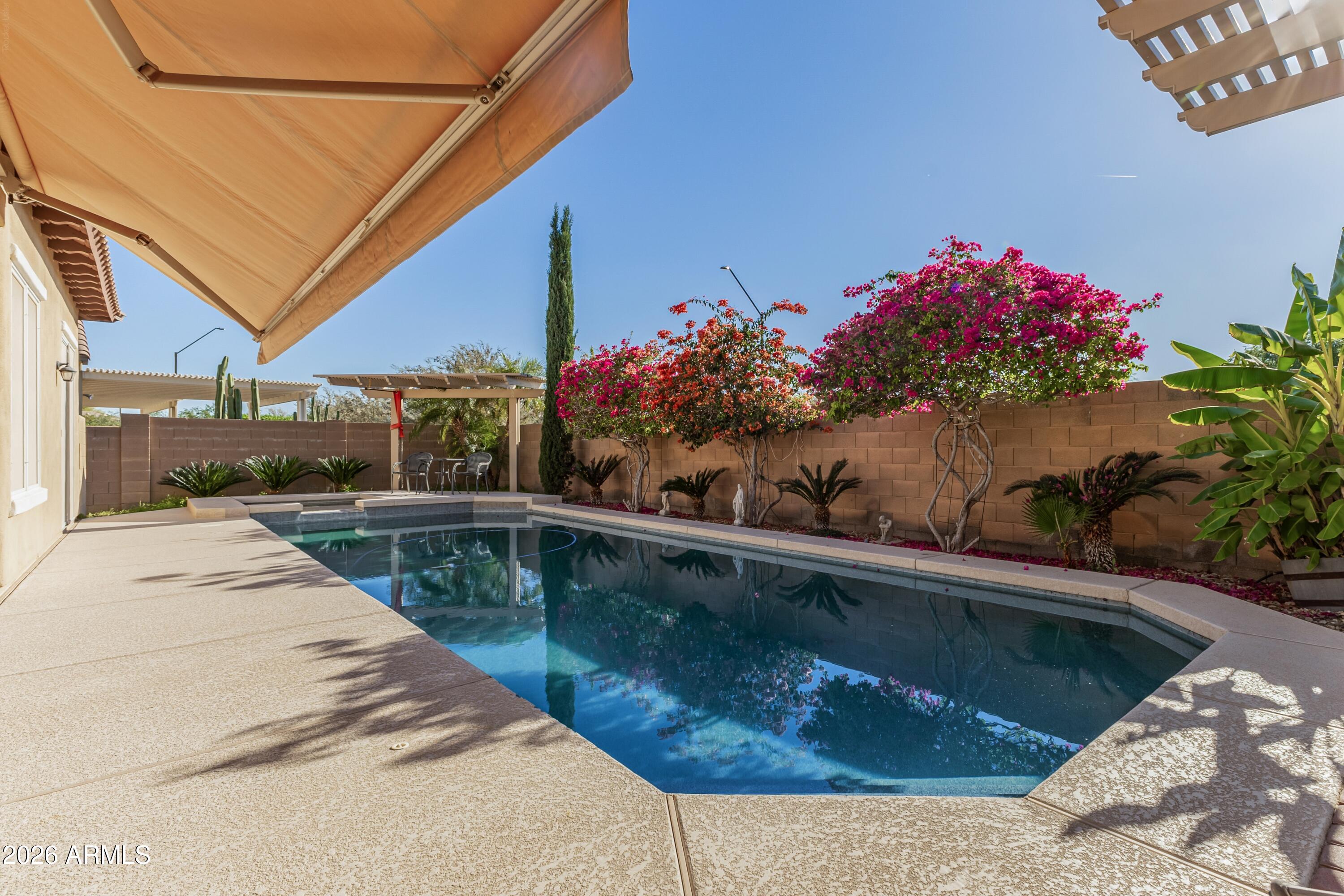 18465 W SUNNYSLOPE Lane, Waddell, AZ 85355