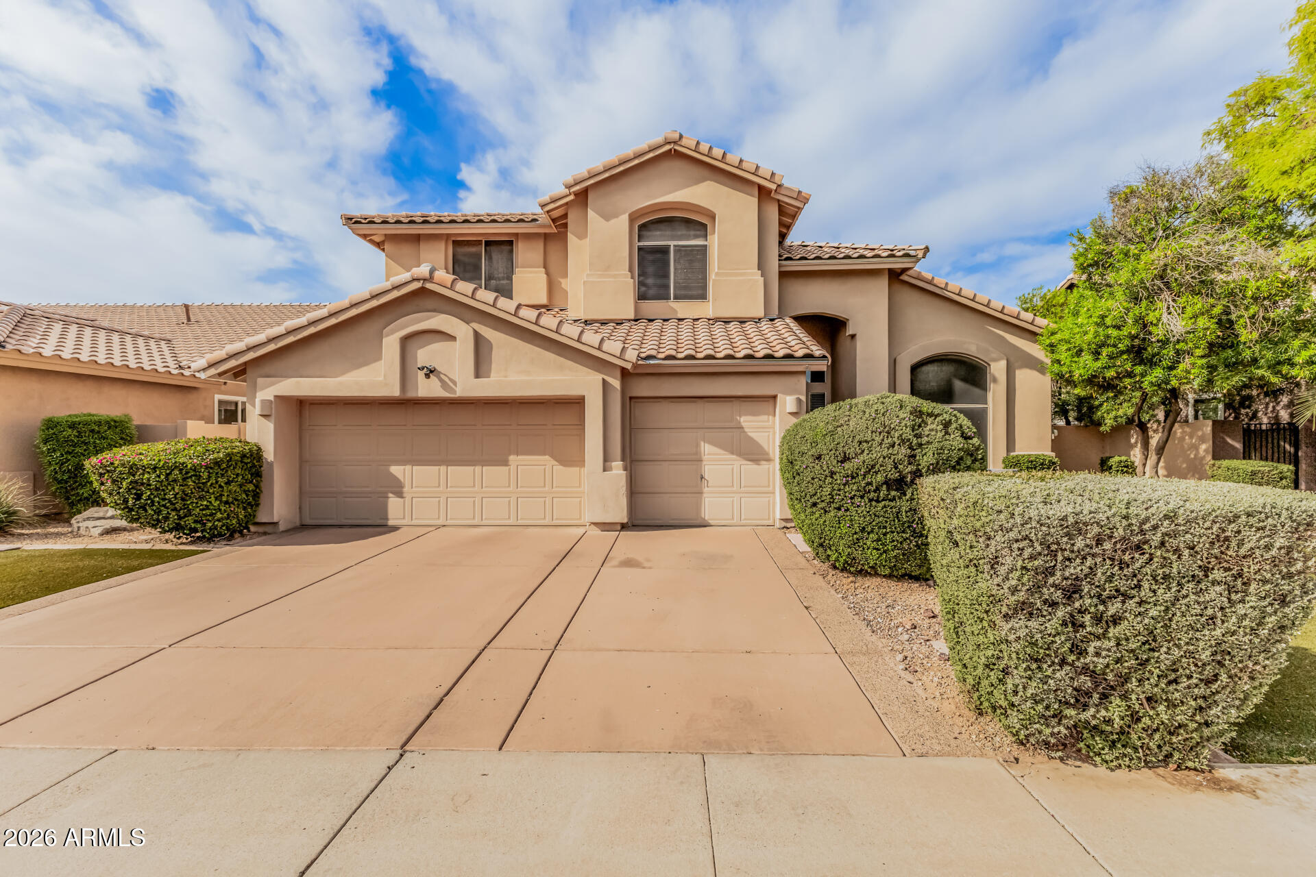 4554 W DETROIT Street, Chandler, AZ 85226 — Photo 1 of 48