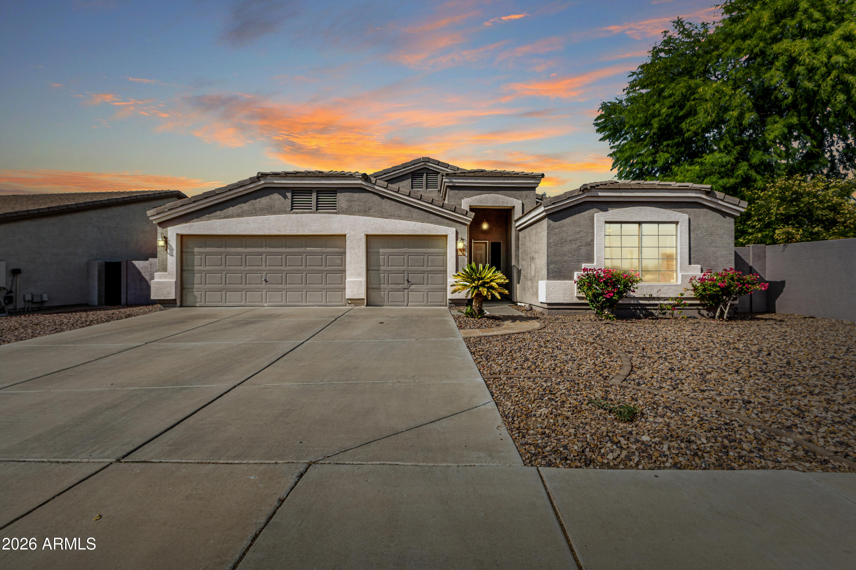 8308 W BERRIDGE Lane, Glendale, AZ 85305 — Photo 1 of 23