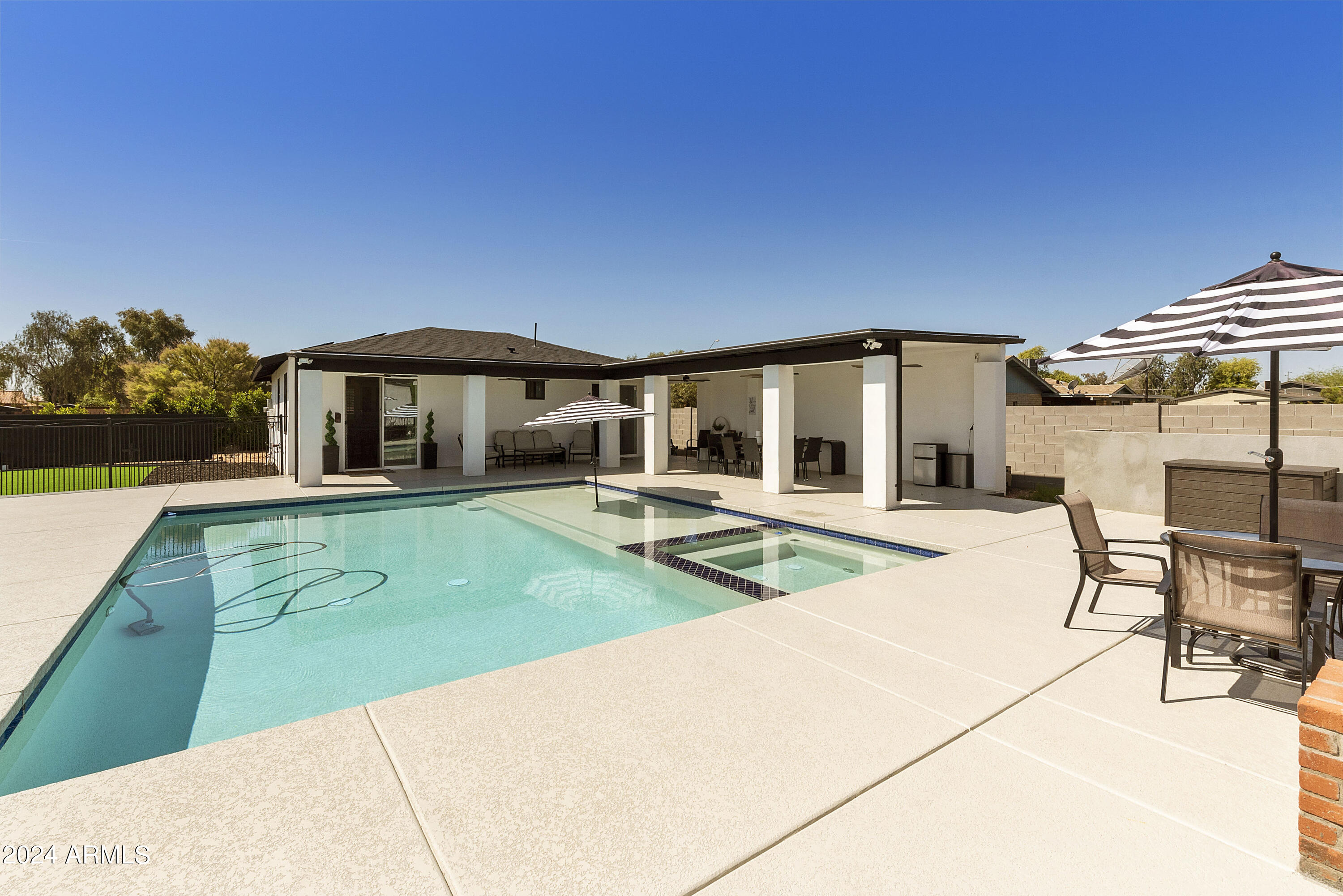 8822 W DEER VALLEY Road, Peoria, AZ 85382