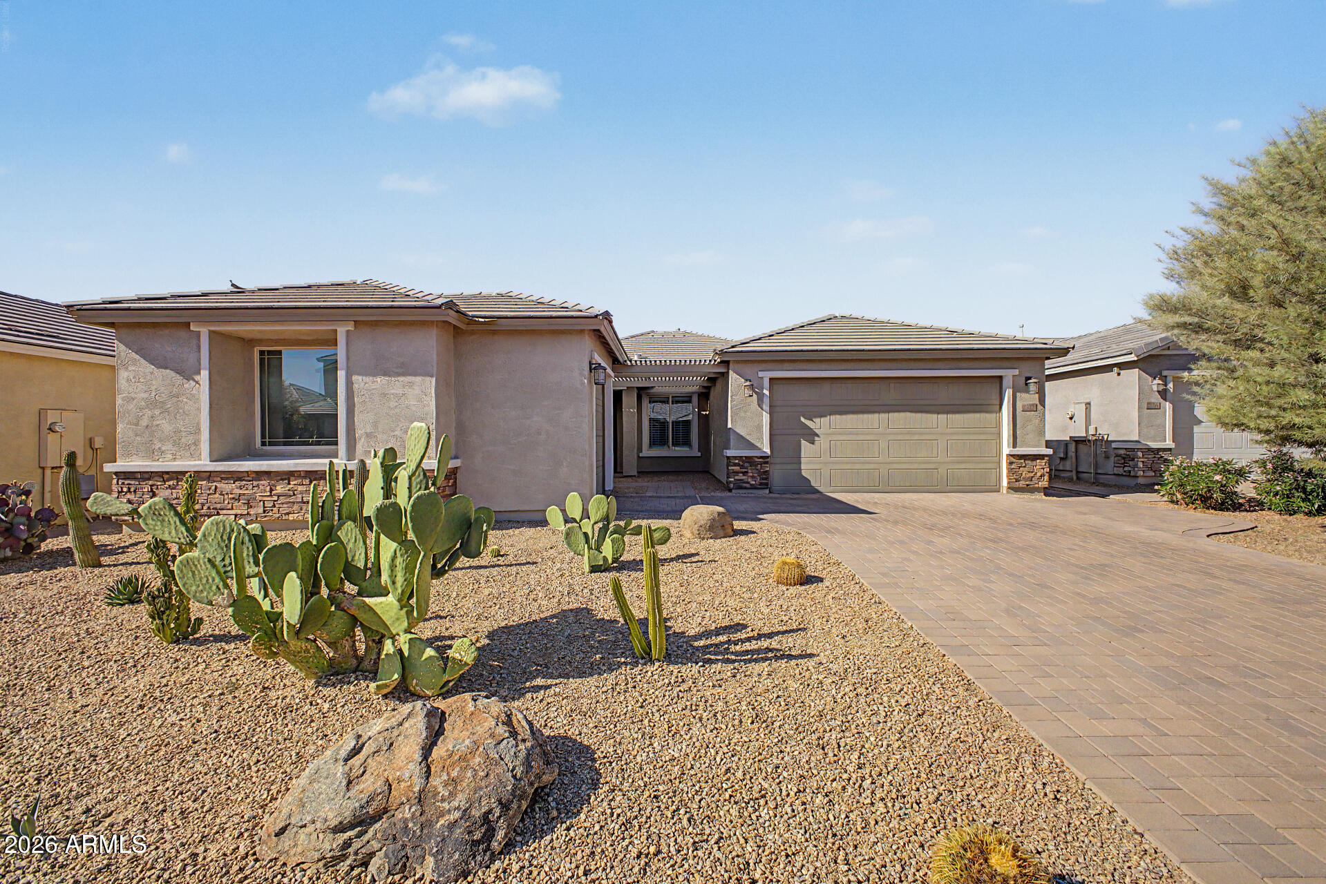 2522 E NOVAK Way, Phoenix, AZ 85042 — Photo 1 of 40