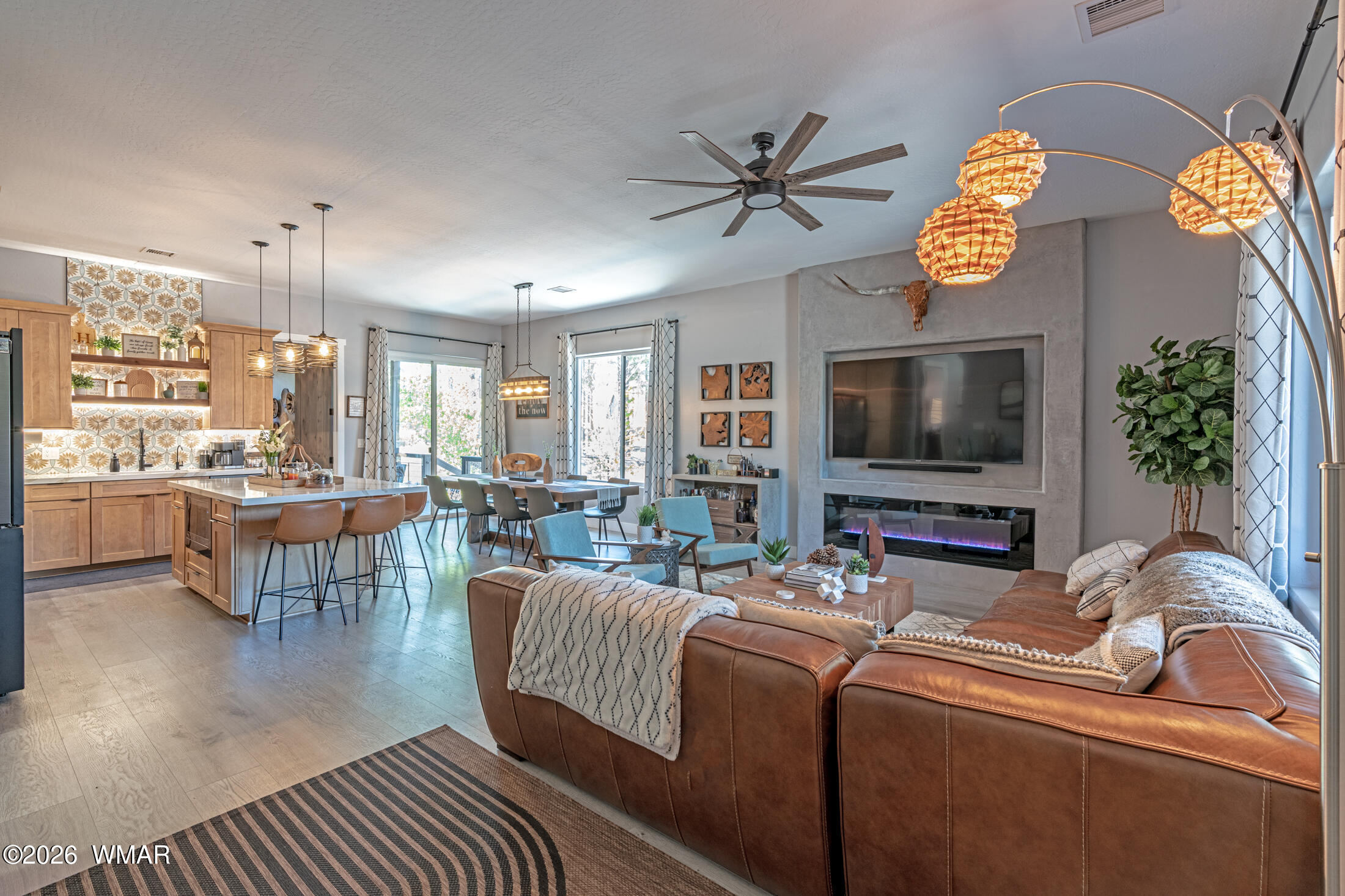 610 S Mountain Pines Avenue, Show Low, AZ 85901 — Photo 1 of 44