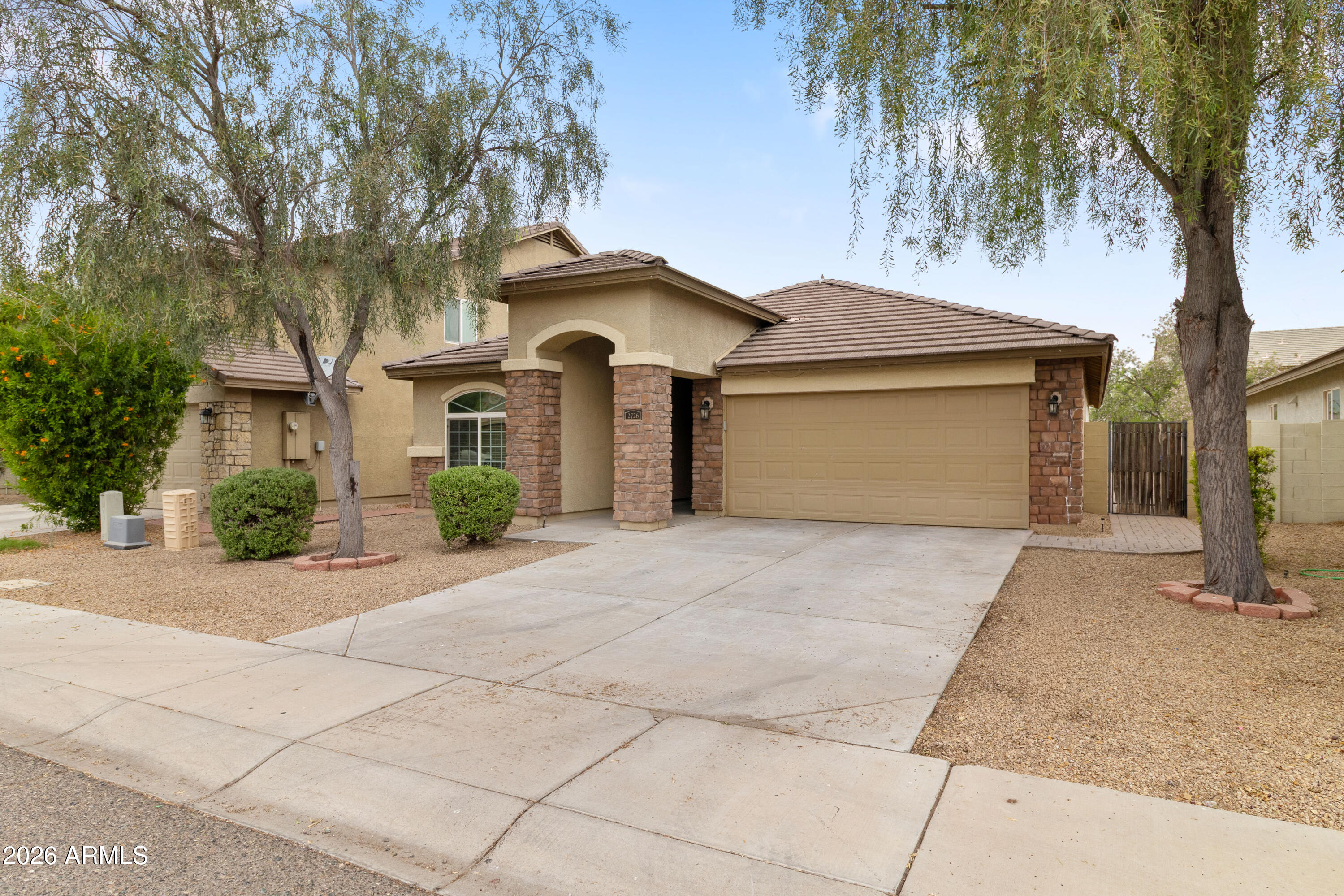 2726 W CHANUTE Pass, Phoenix, AZ 85041 — Photo 1 of 20