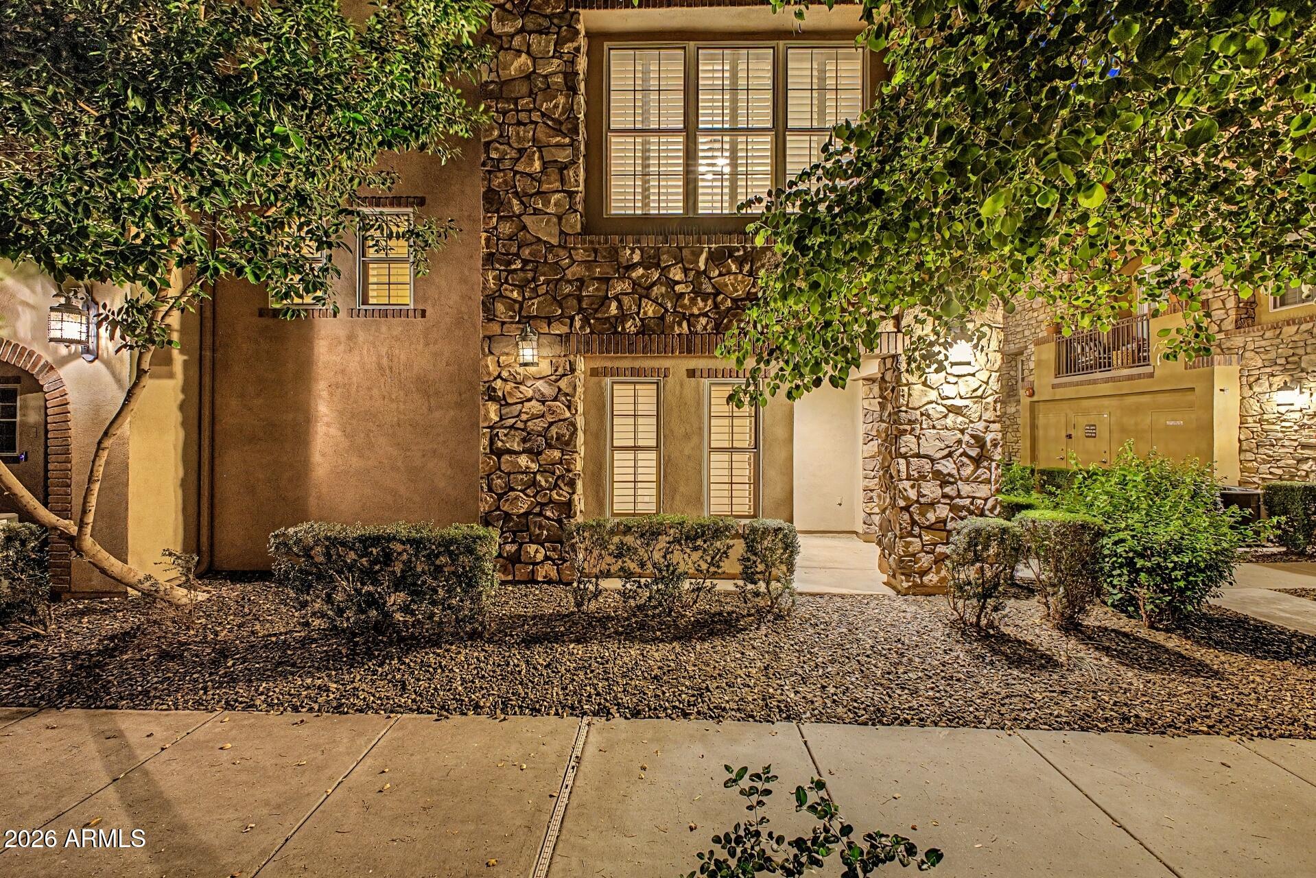 2450 E ROMA Avenue, Phoenix, AZ 85016