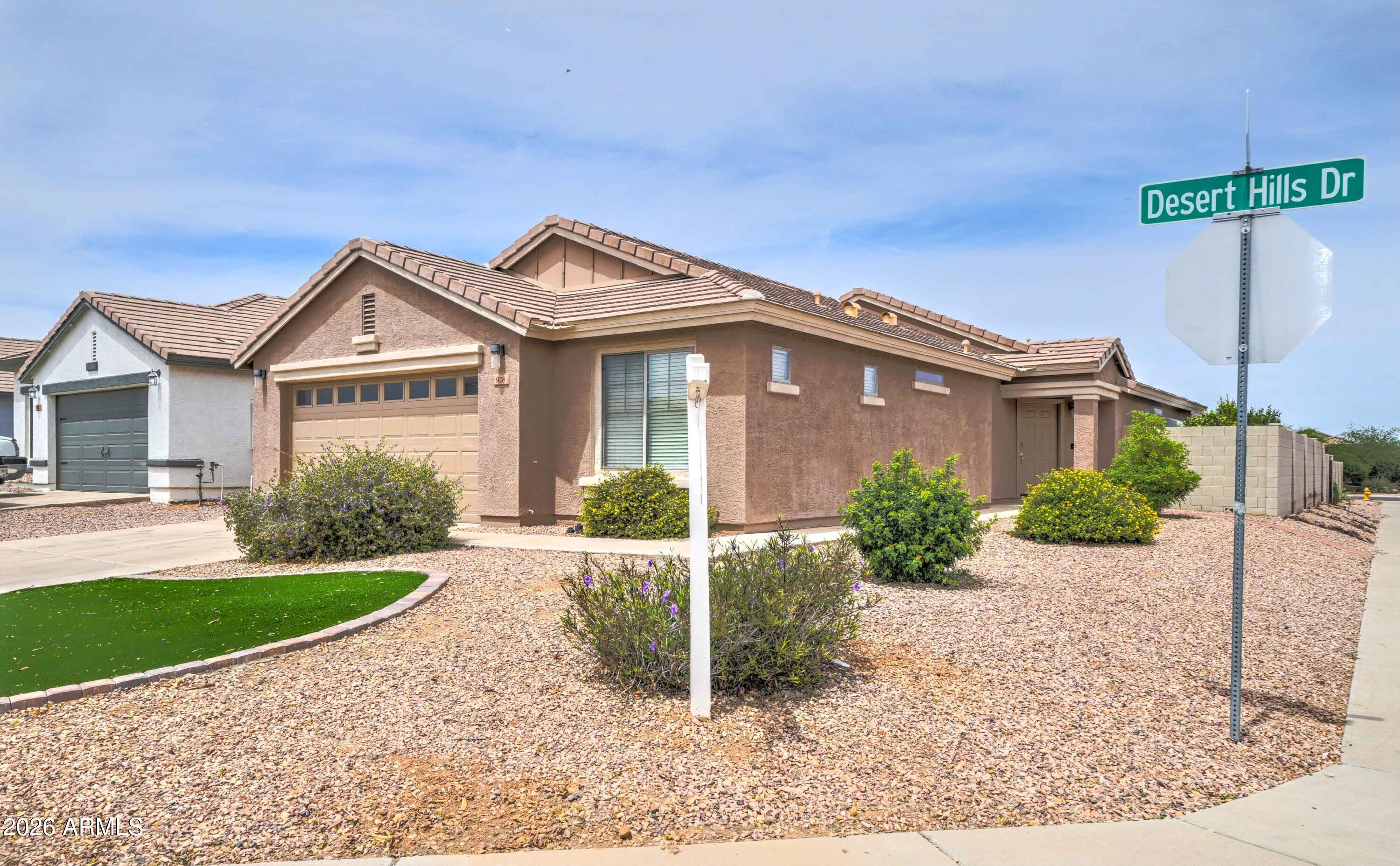 928 W DESERT HILLS Drive, San Tan Valley, AZ 85143