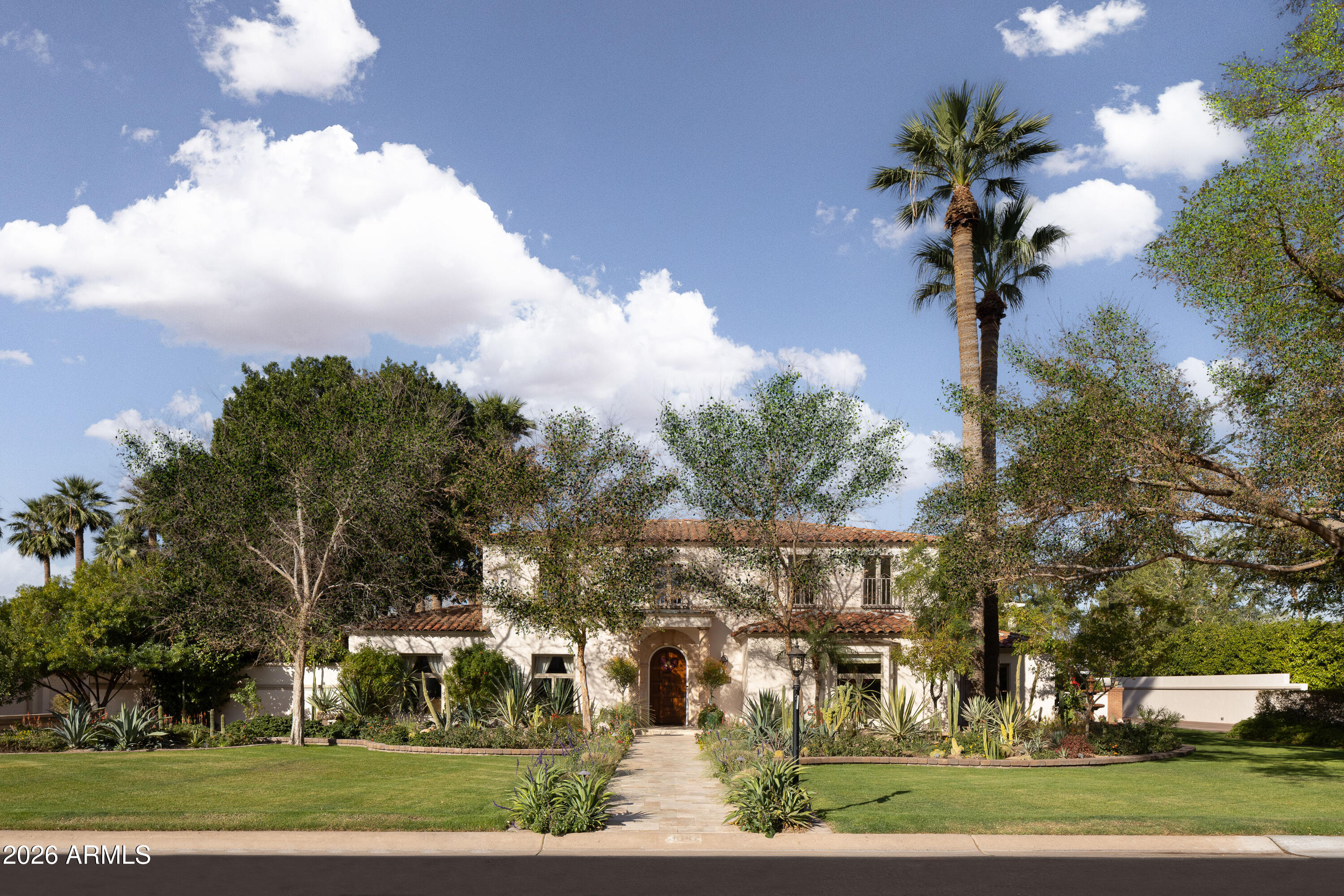 3042 N MANOR Drive E, Phoenix, AZ 85014