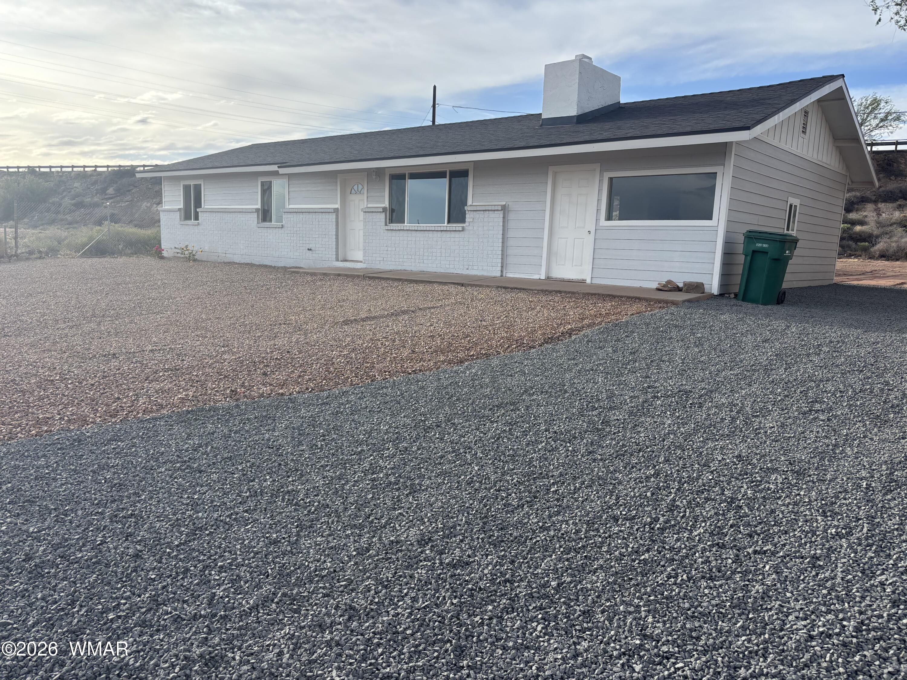 828 14th Avenue, Holbrook, AZ 86025 — Photo 1 of 48