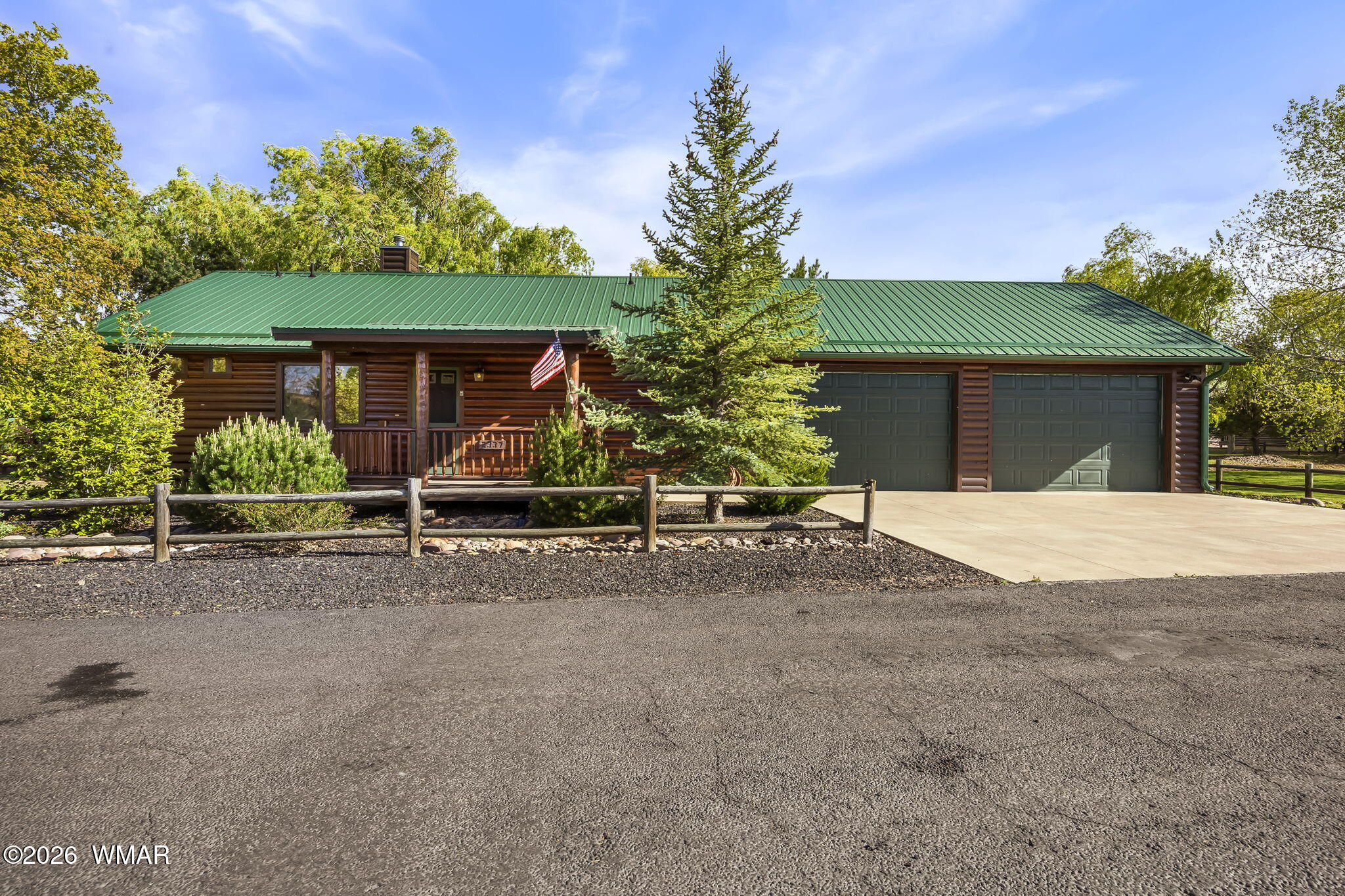 2337 N Buffalo Loop, Overgaard, AZ 85933 — Photo 1 of 43
