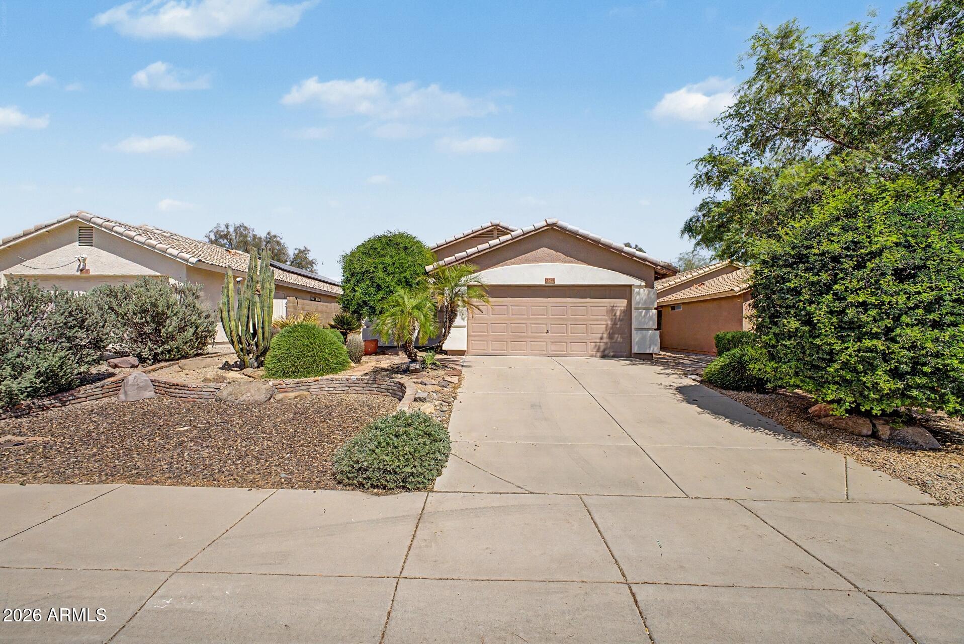 3691 S CONESTOGA Road, Apache Junction, AZ 85119 — Photo 1 of 31