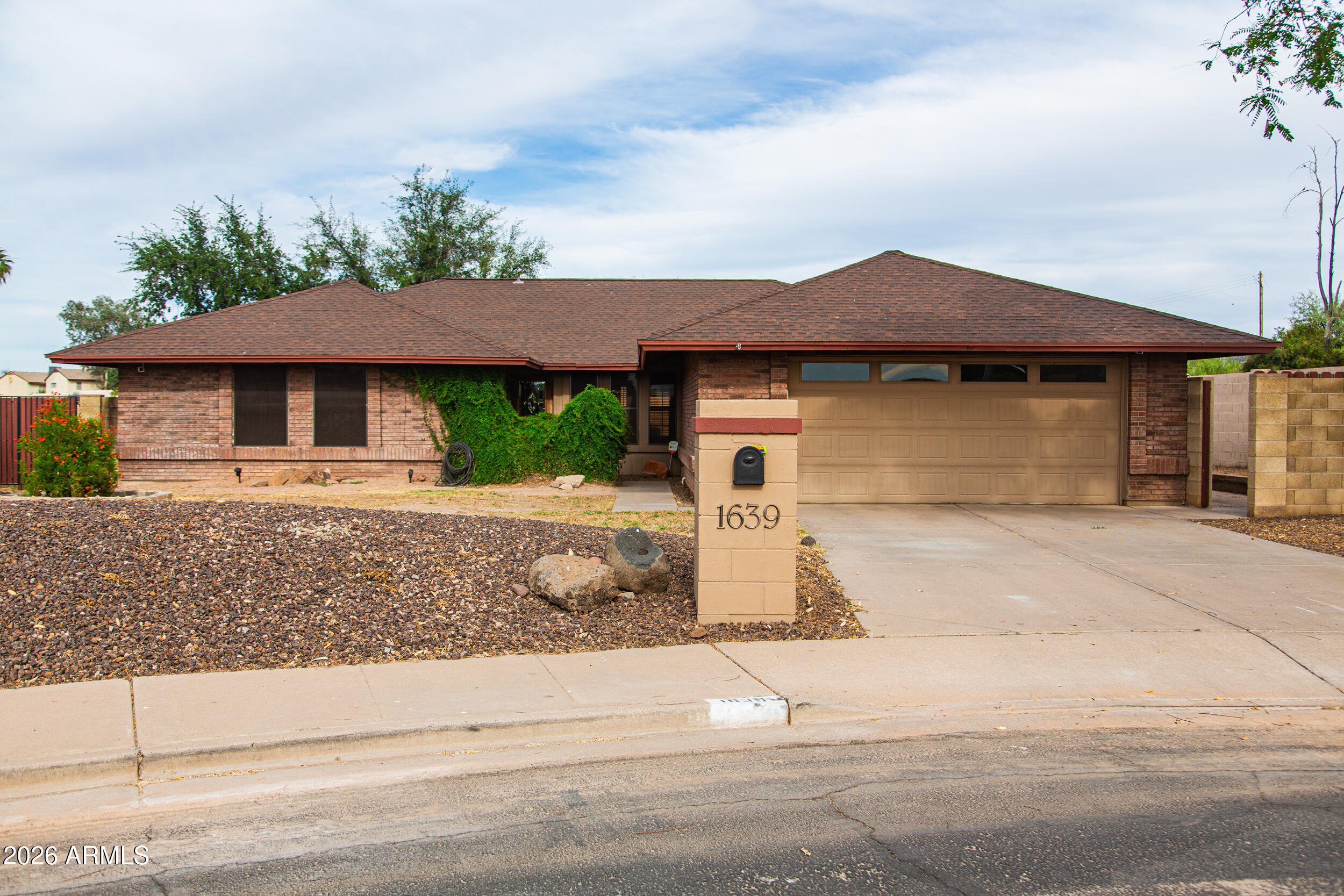 1639 N DRESDEN, Mesa, AZ 85203 — Photo 1 of 39