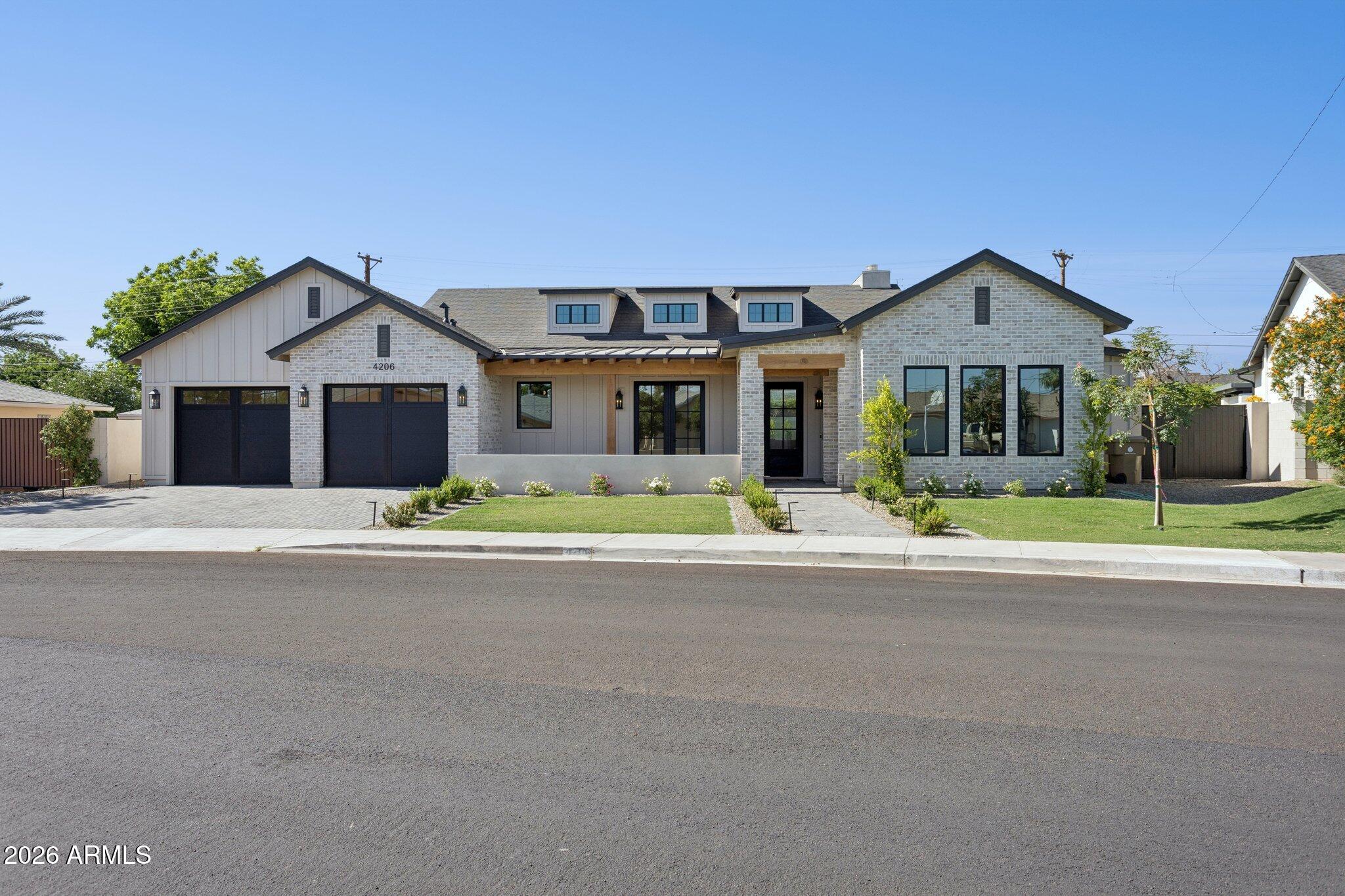 4206 E WHITTON Avenue, Phoenix, AZ 85018